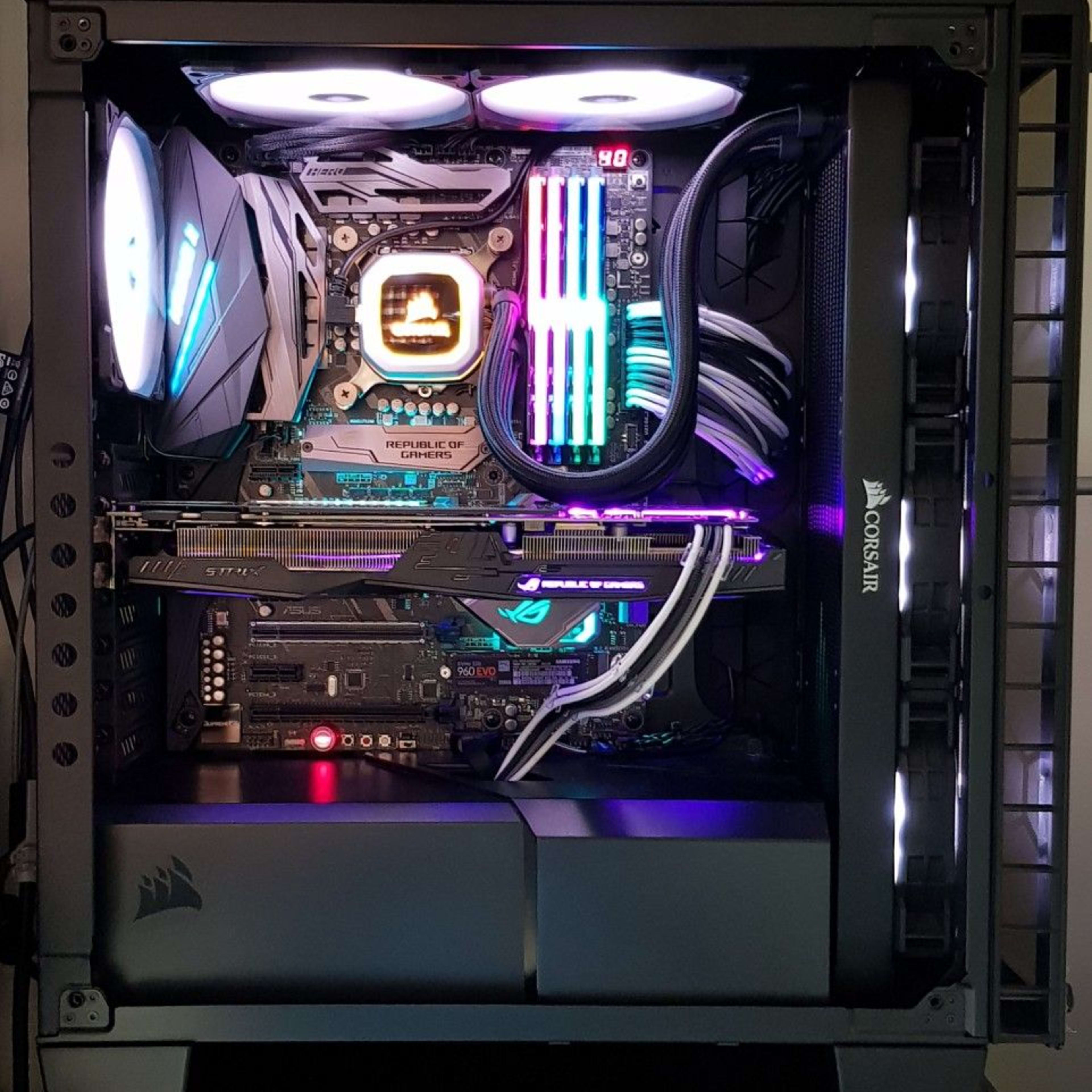 Corsair Crystal x460 CASE and stock fans.