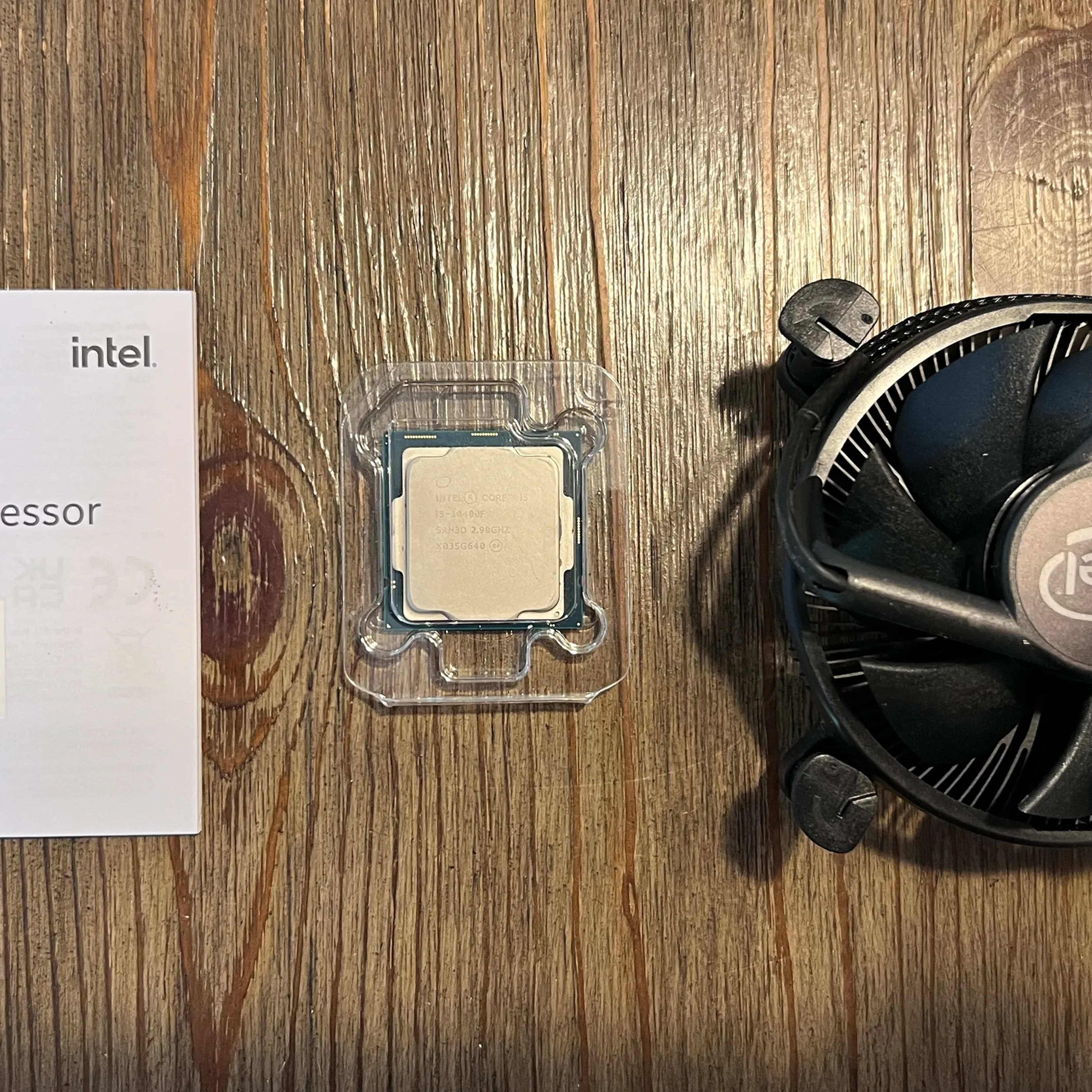 Intel i5 10400F with fan