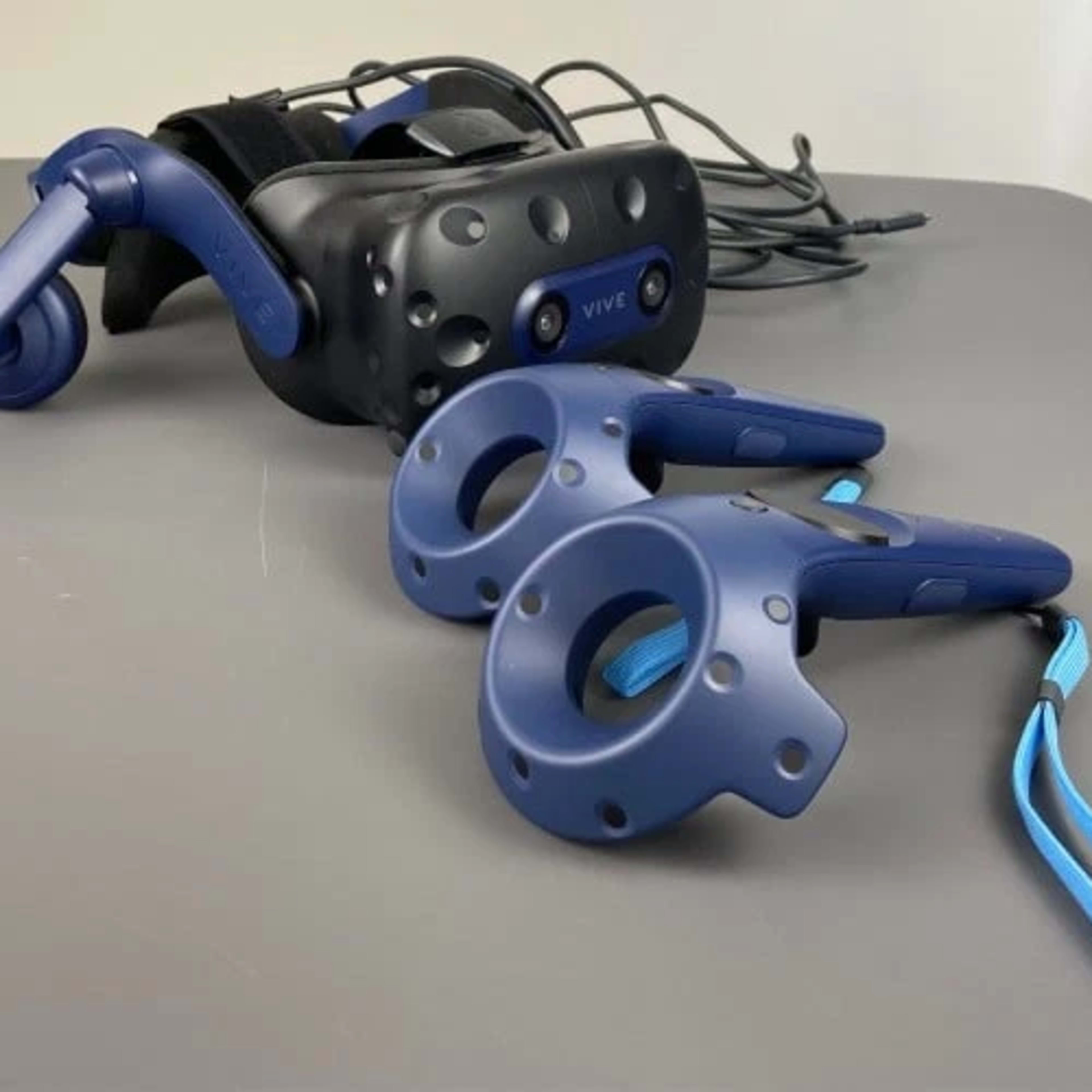 VR HEAD$ GEAR | HTC VIVE 2 Pro Full Kit – BEST CONDITION VR HEAD$ GEAR | HTC VIVE 2 Pro Full Kit – BEST CONDITION