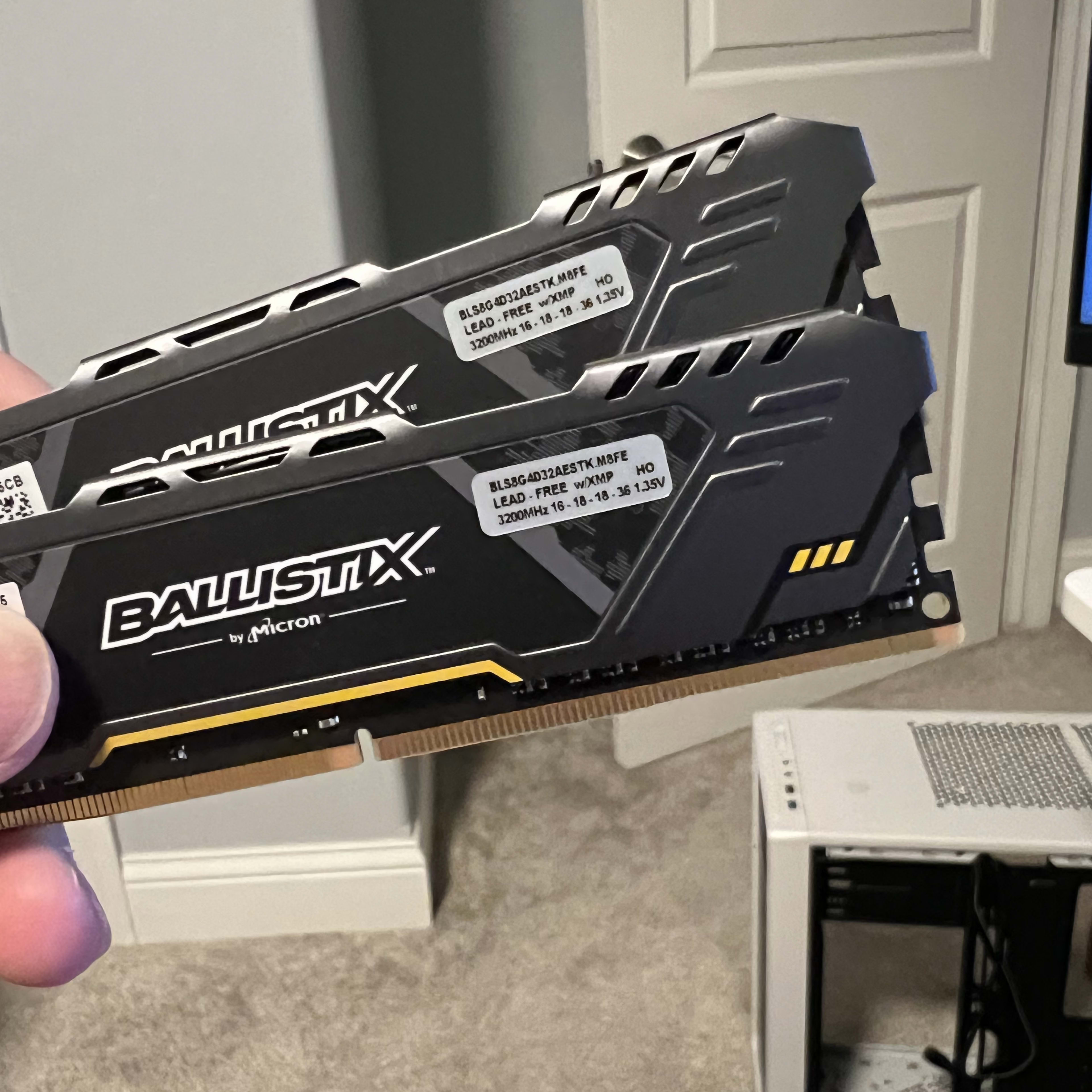 Crucial Ballistix Sport AT Series 16GB (2x8GB) 3200MHz CL16 - TUF Heatsink