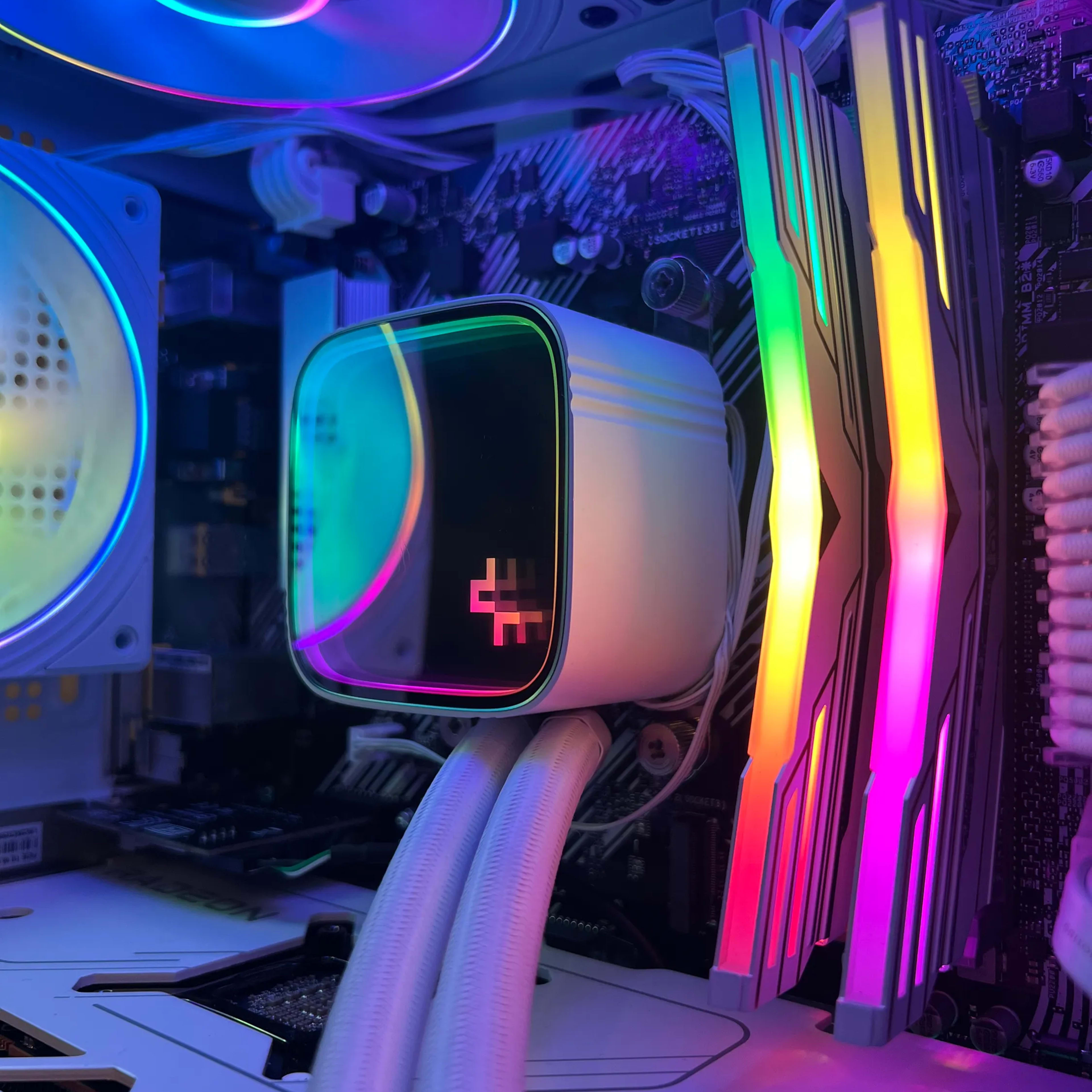 "Northern Lights" 5800x, RX 7800XT, 2tb, white gaming pc with 32gb ram and WI-FI