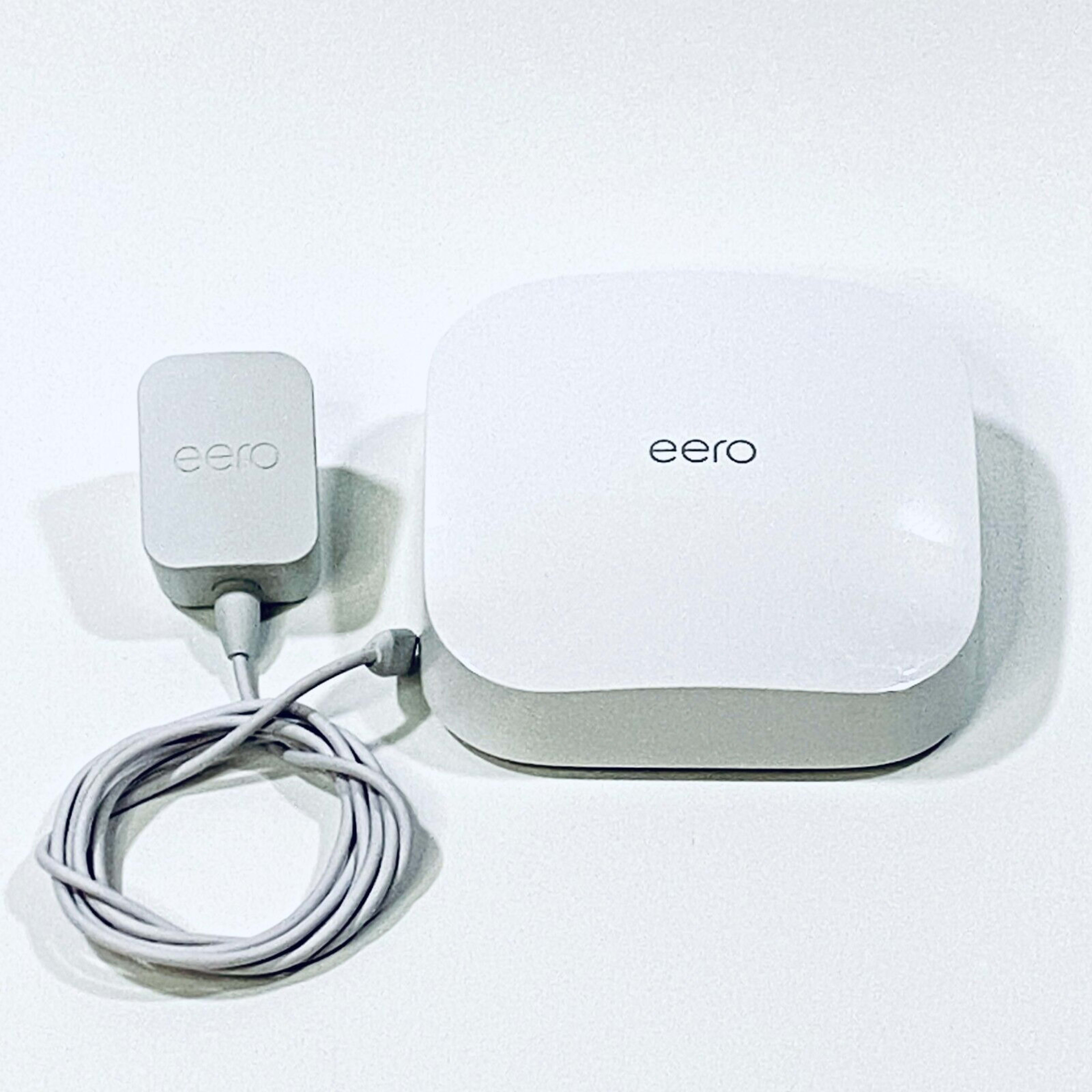 EERO Pro 6 Tri-band Wi-Fi 6 Gigabit Speed Mesh Wi-Fi Router K010001