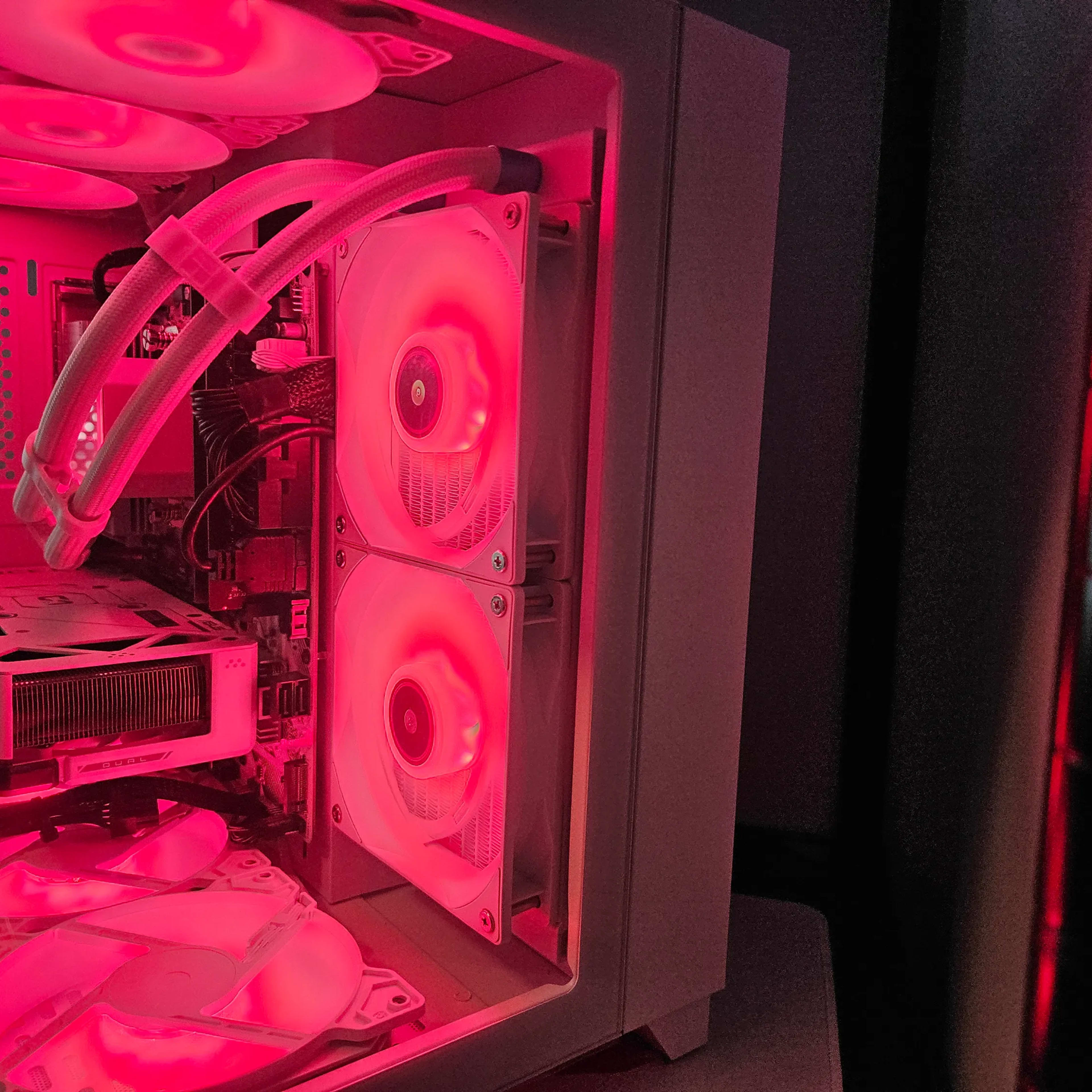 Arctic beast Ryzen 5 5600X / 32GB / 2TB / RTX 4060