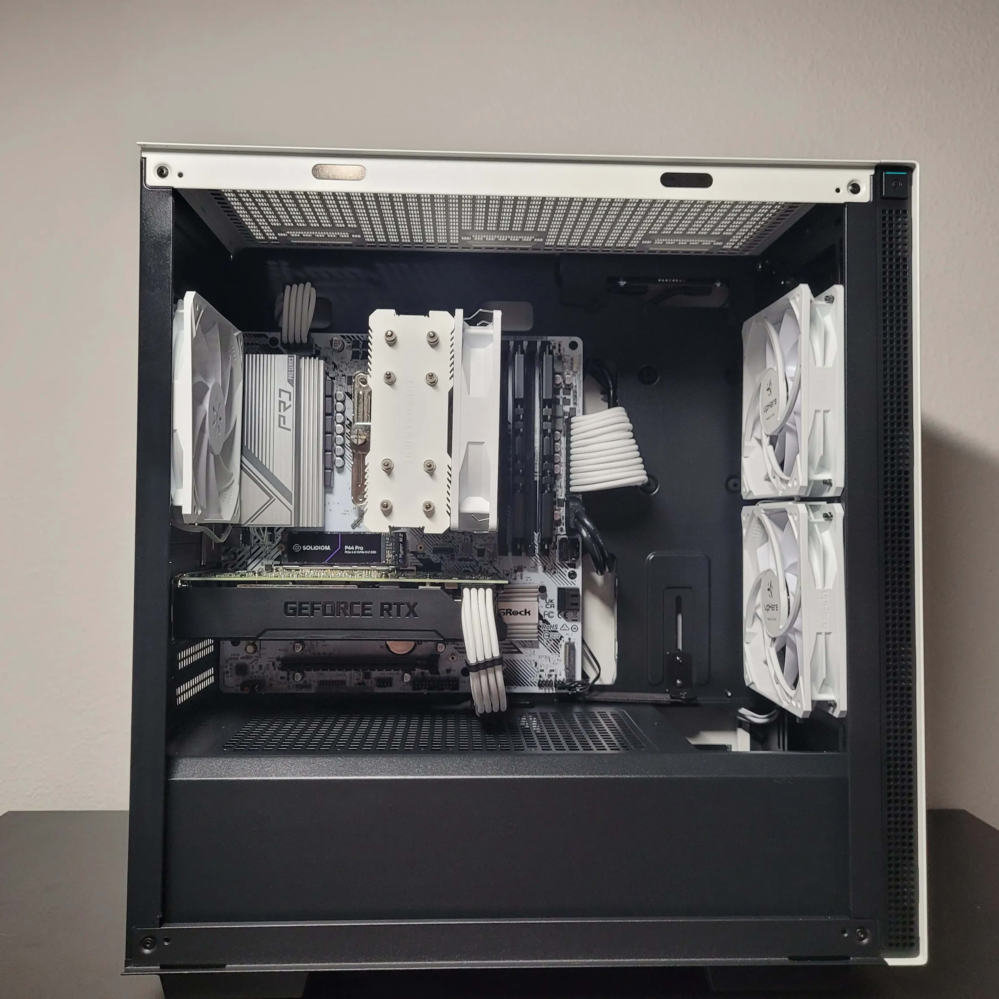 Minimalist Black/White Gaming PC // 2060 Super // Ryzen 5 3600 // 16GB DDR4 // 512GB Gen4 NVME