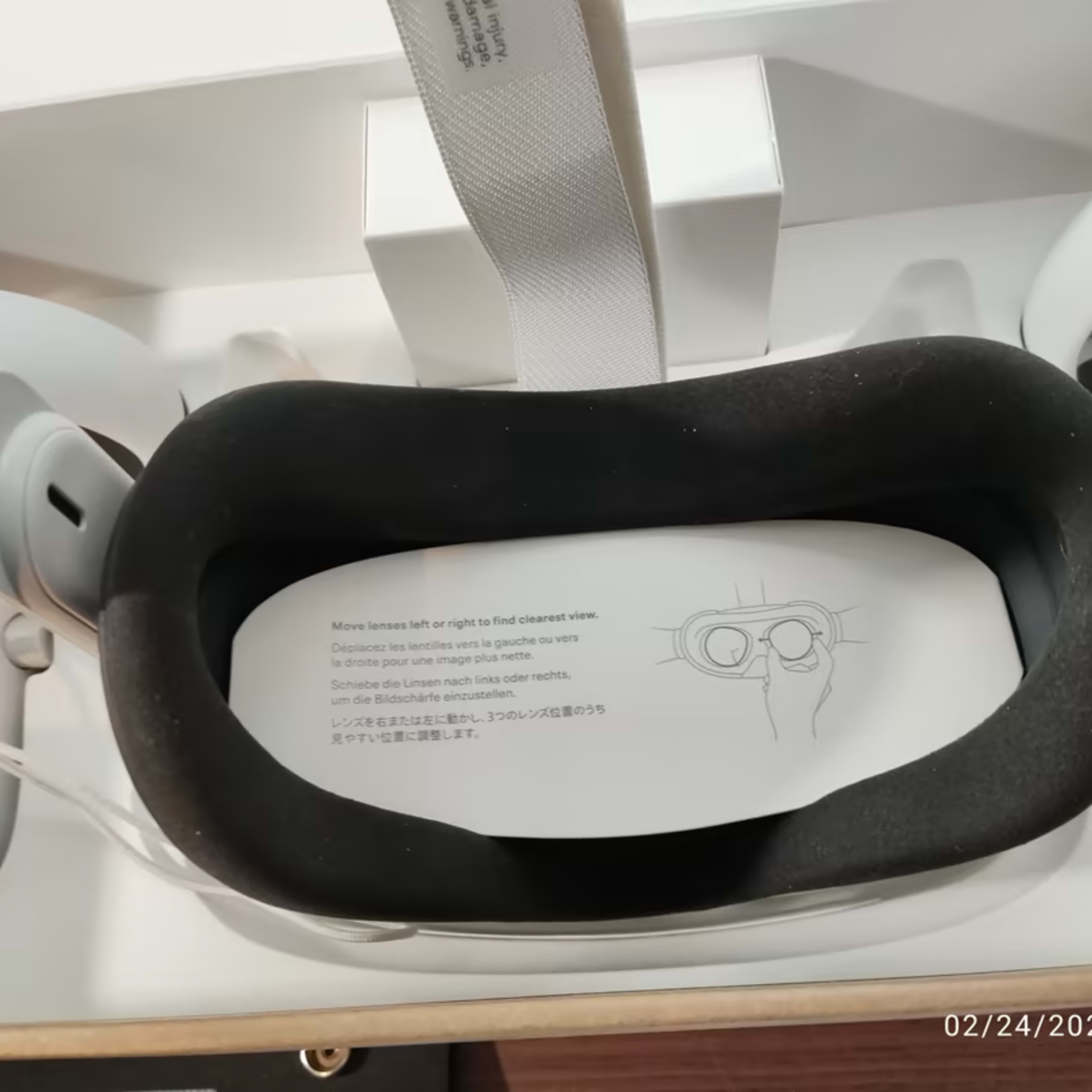 Oculus Quest 2 64GB VR Kit - No PC required!