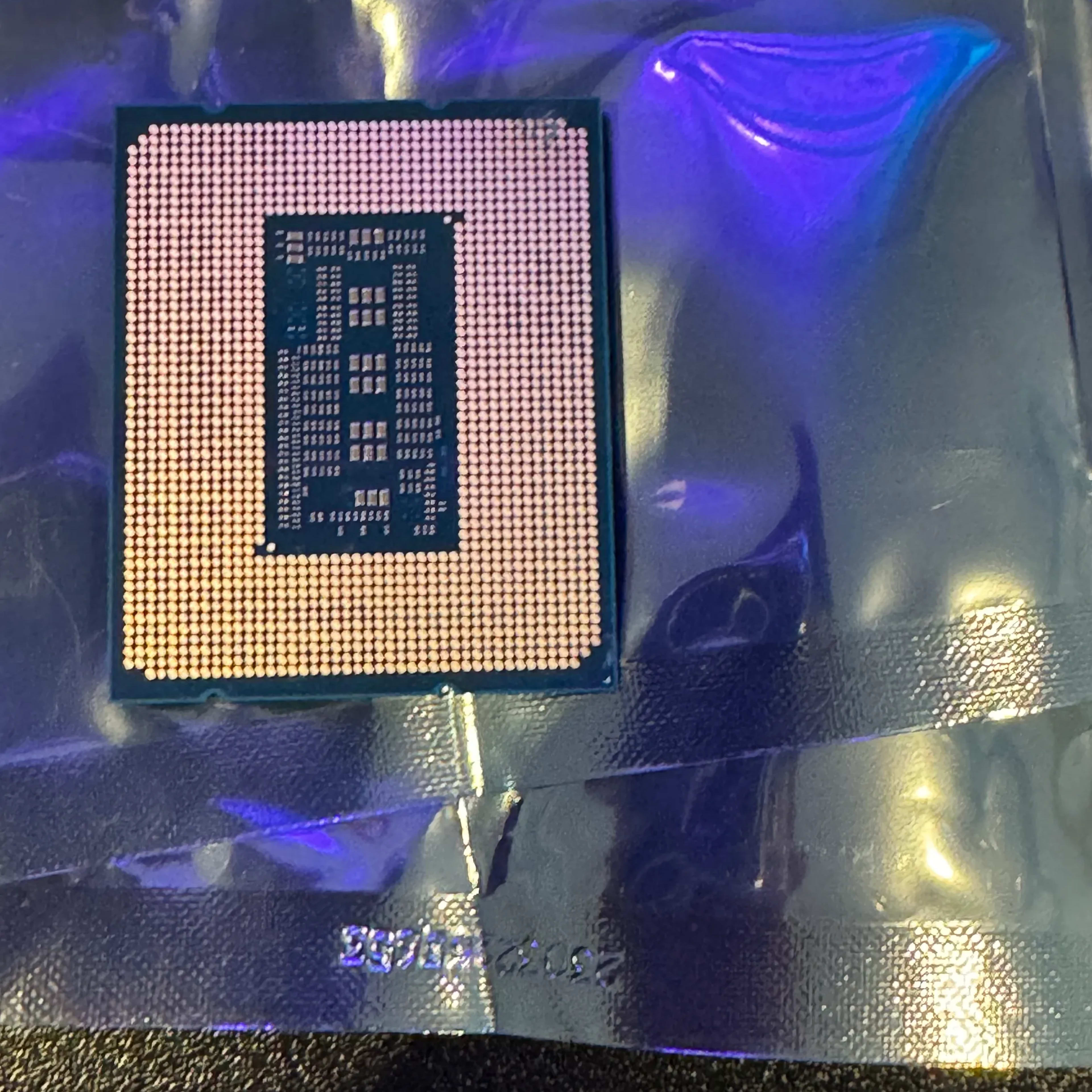  Intel Core i7-13700KF Gaming Desktop Processor 16 cores (8  P-cores + 8 E-cores) - Unlocked : Electronics