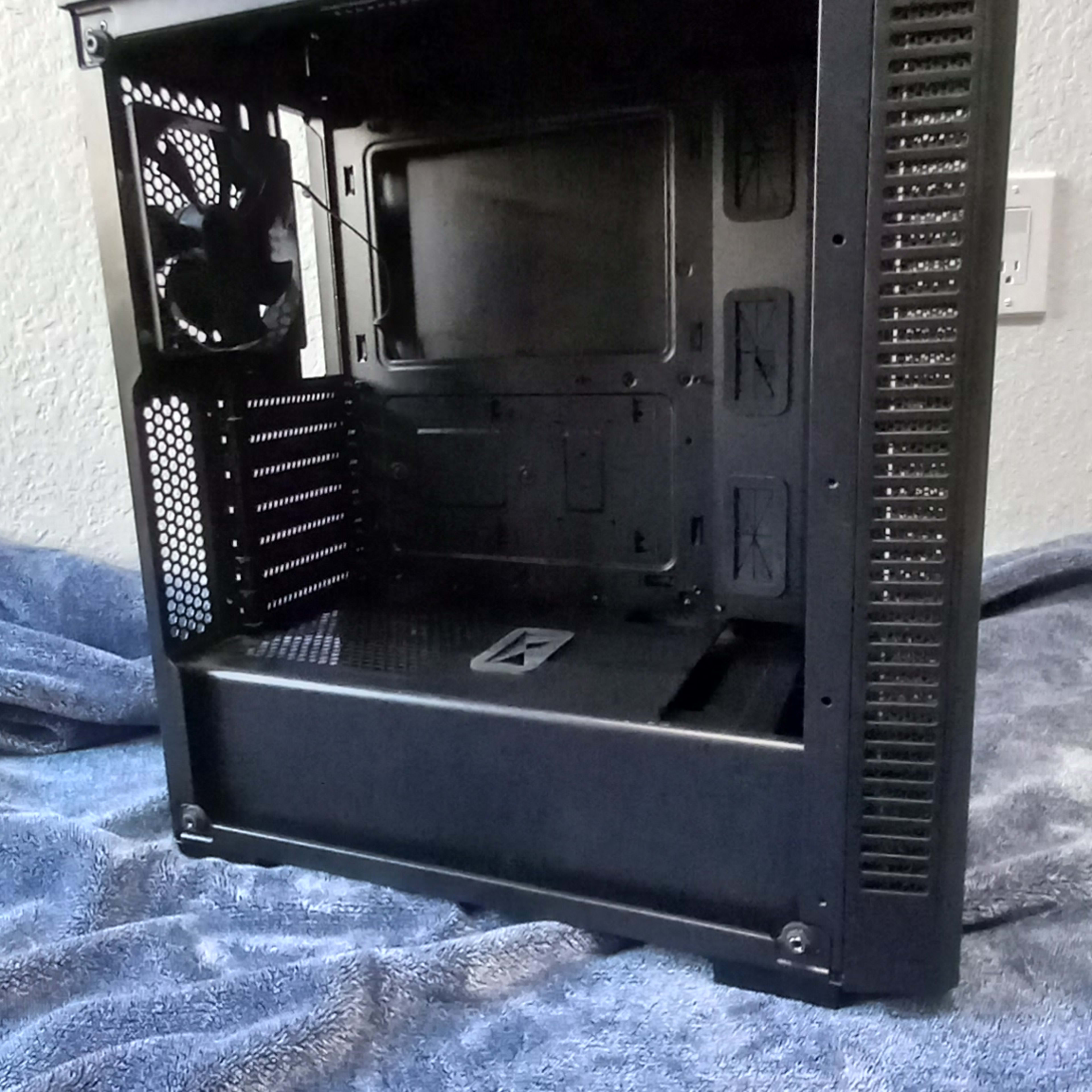 Used Corsair 110R Tempered Glass Mid-Tower ATX Case