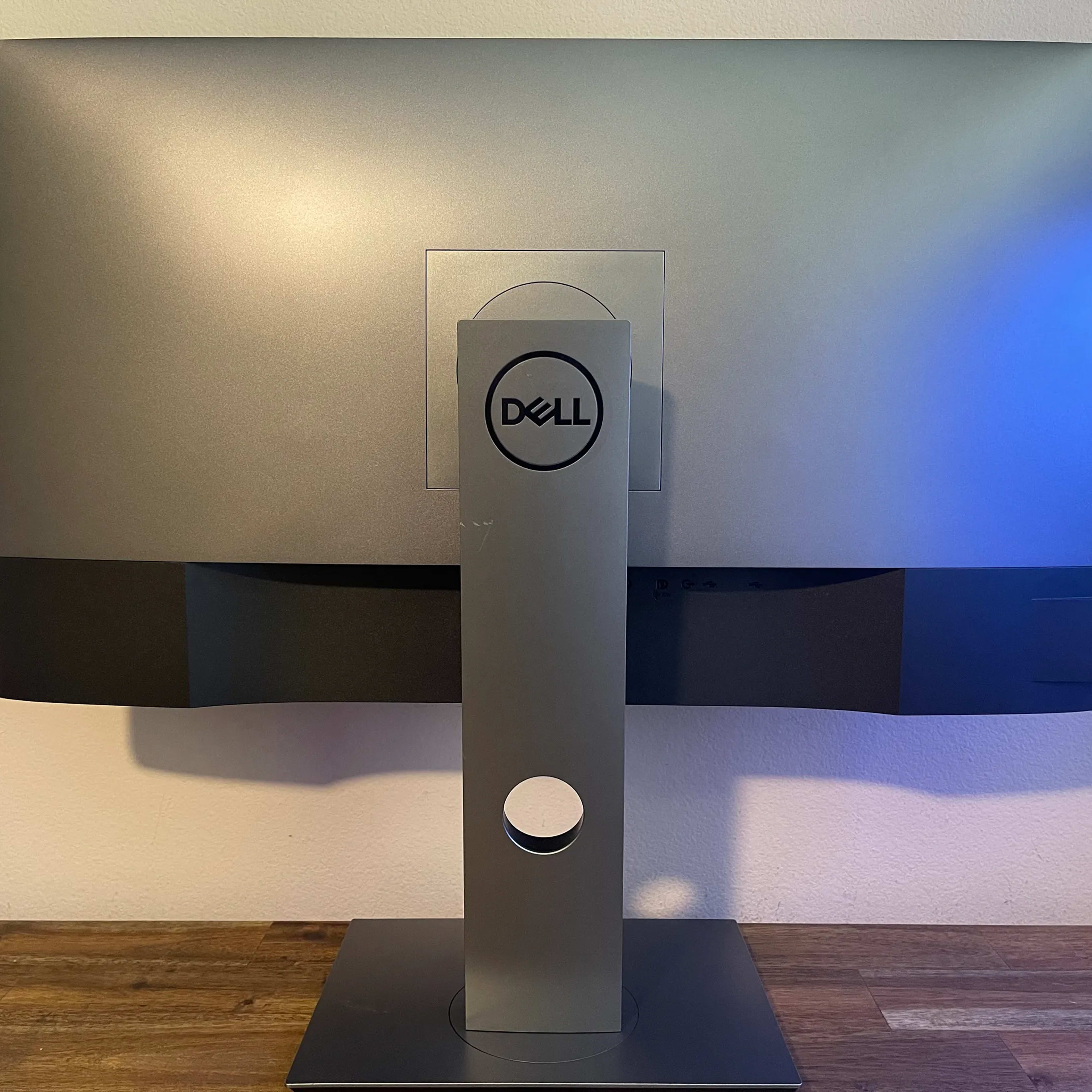 Dell U2720QM 27 Dell U2720QM 27