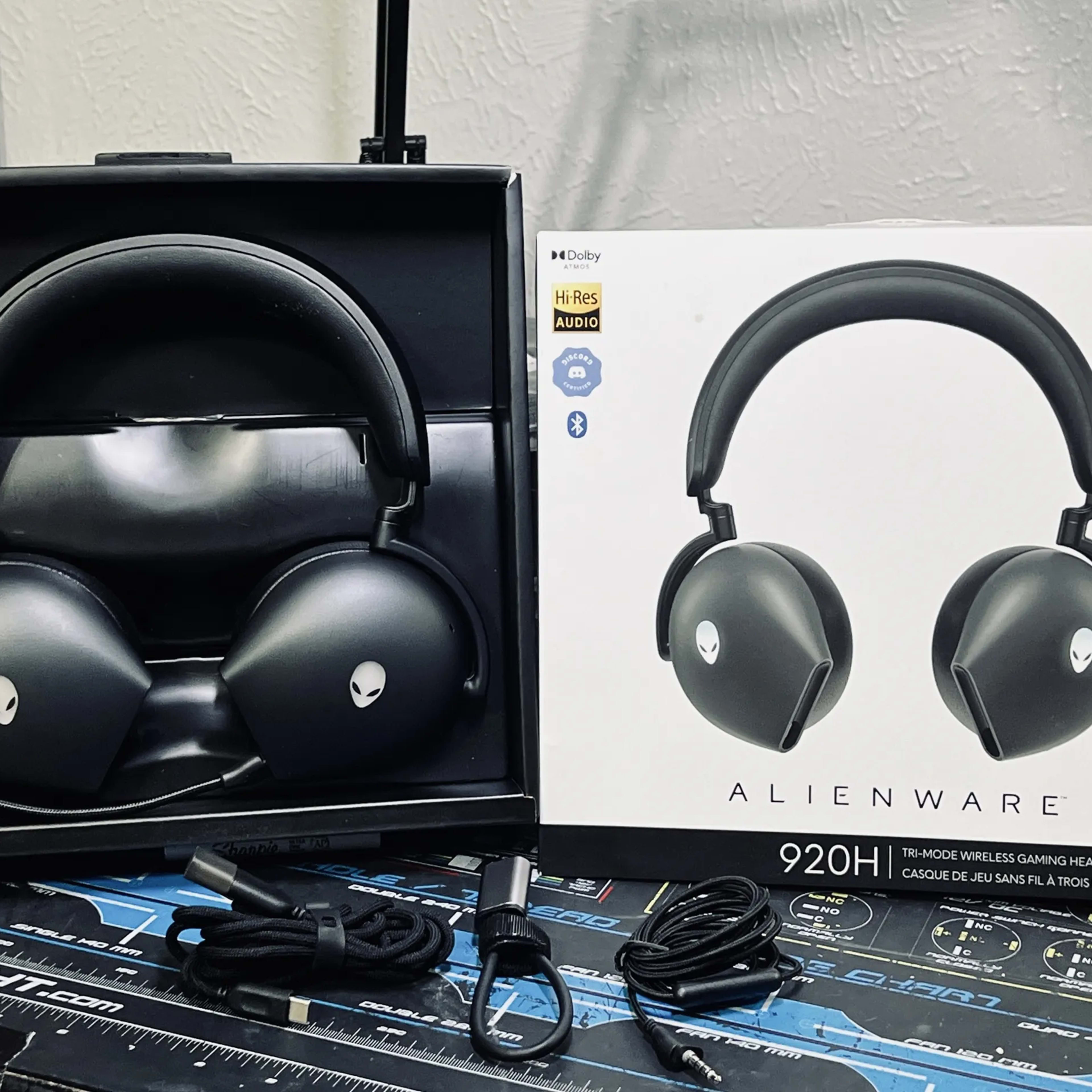 Alienware AW920H Tri-Mode Wireless Gaming Headset - Dark Side of the Moon (aka Black)