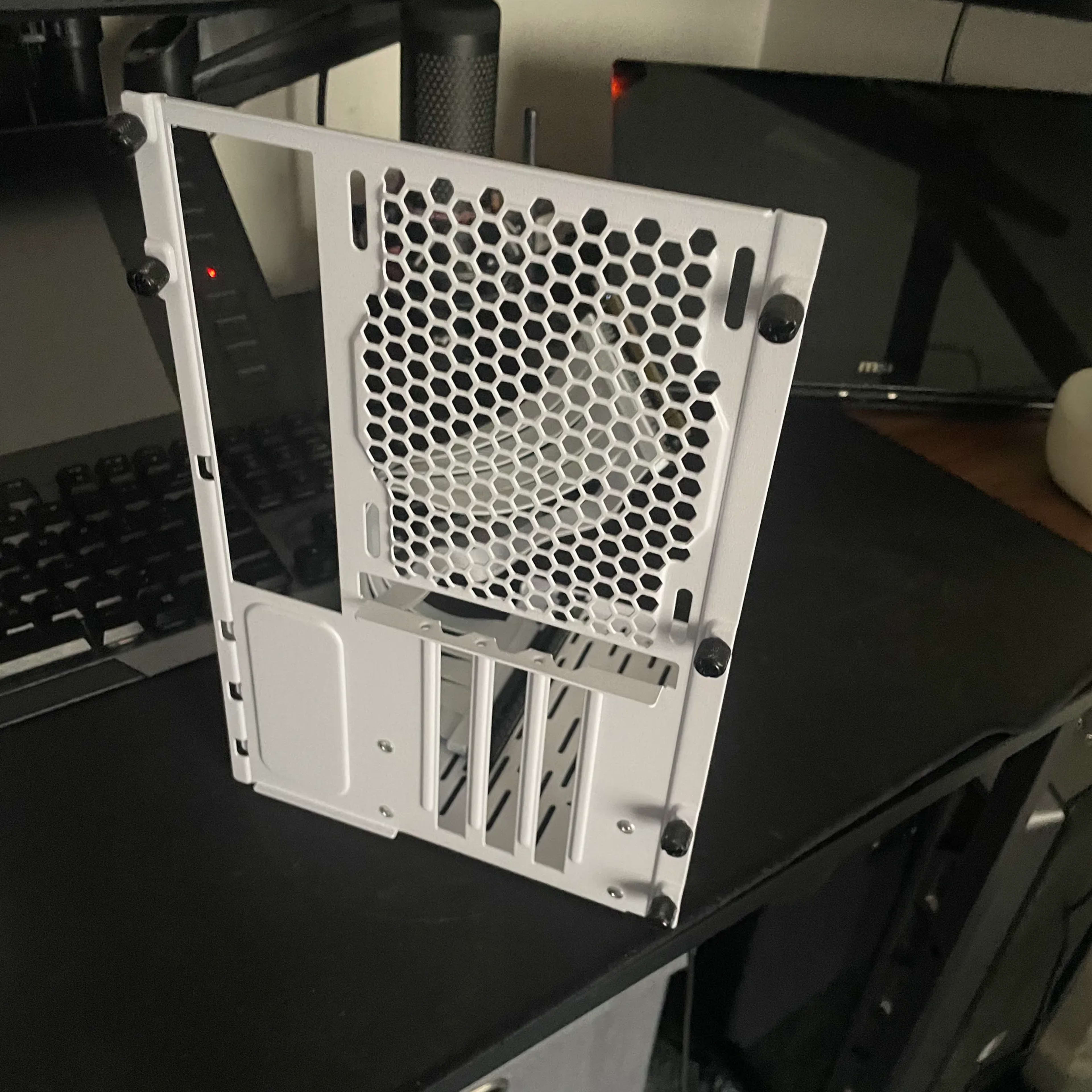 Lian li O11 dynamic mini white vertical GPU mount