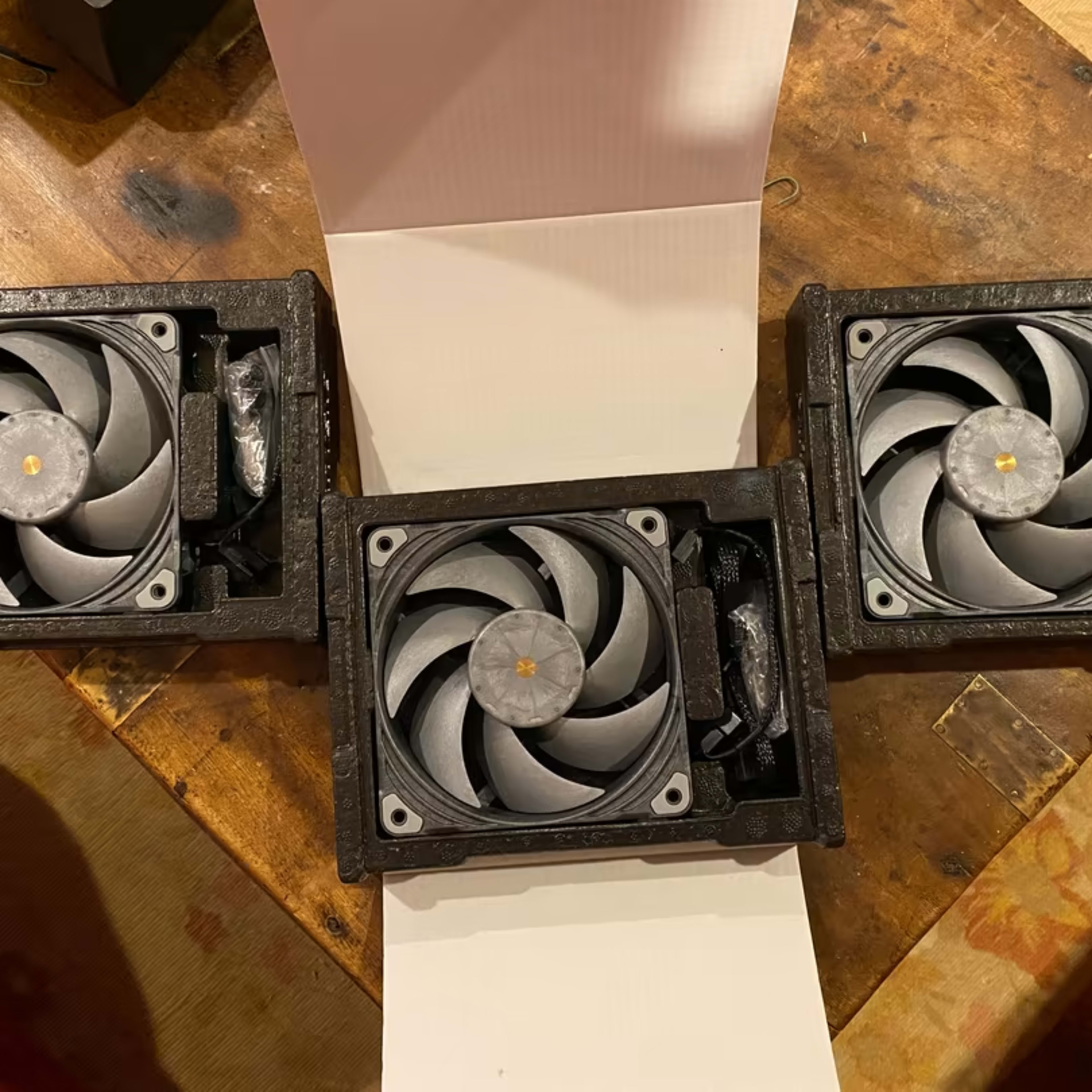 Phanteks T30 120mm 3-Pack, The Ultimate Fan, 1200/2000 Phanteks T30 120mm 3-Pack, The Ultimate Fan, 1200/2000