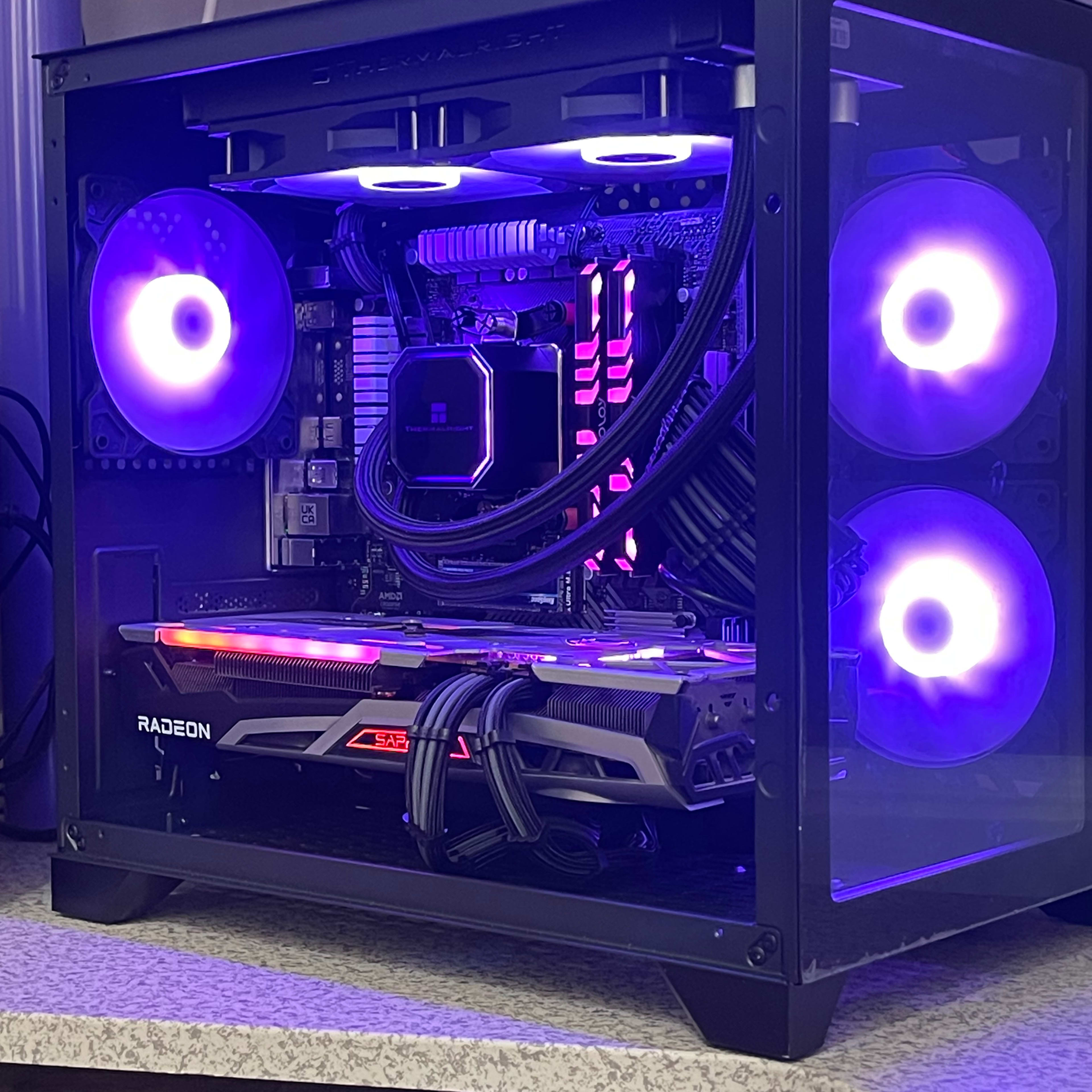 Dark Knight| Ryzen 5 5600X/RX6700XT | Jawa