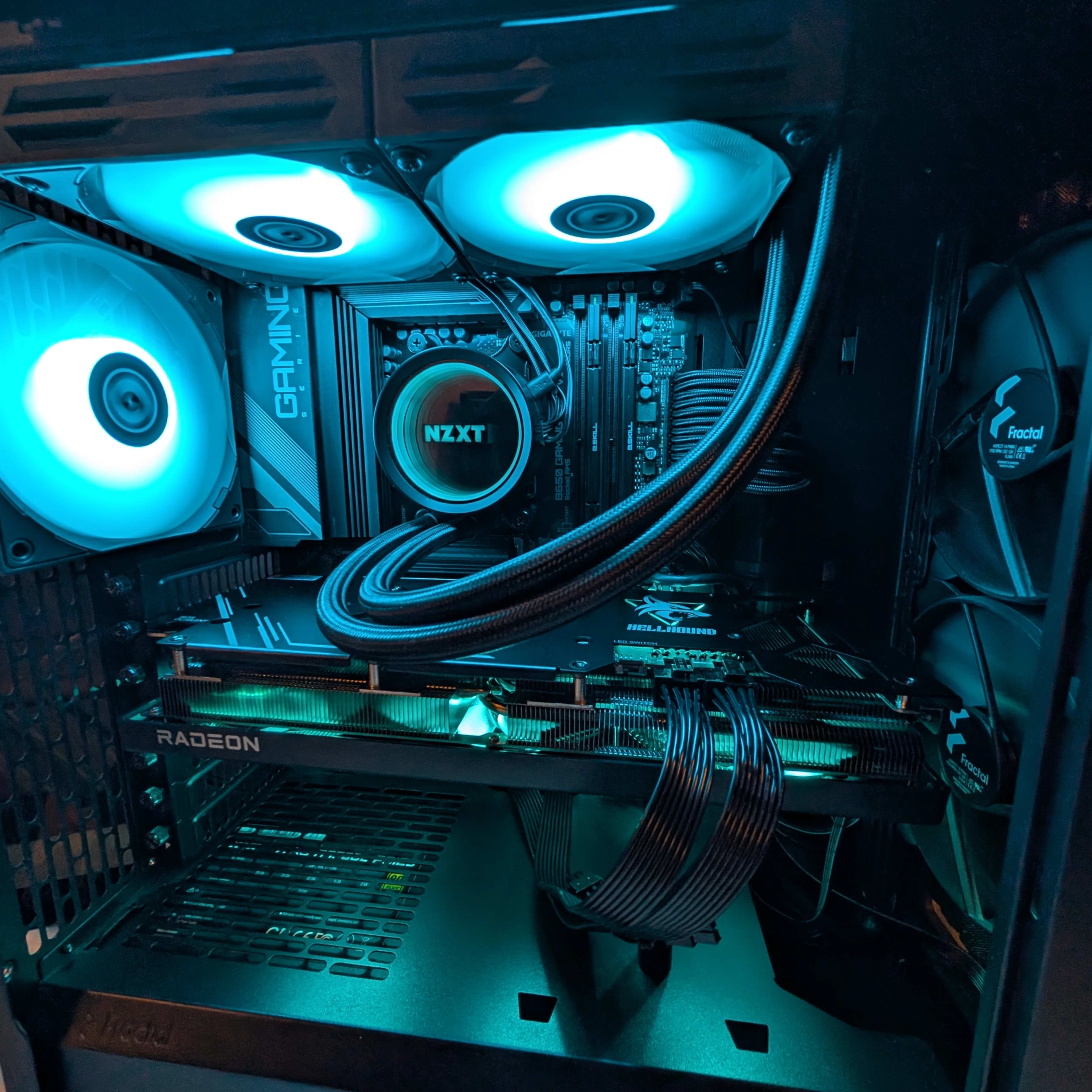 Fractal North Wood Gaming RGB PC - Ryzen 5 7600X / Radeon RX