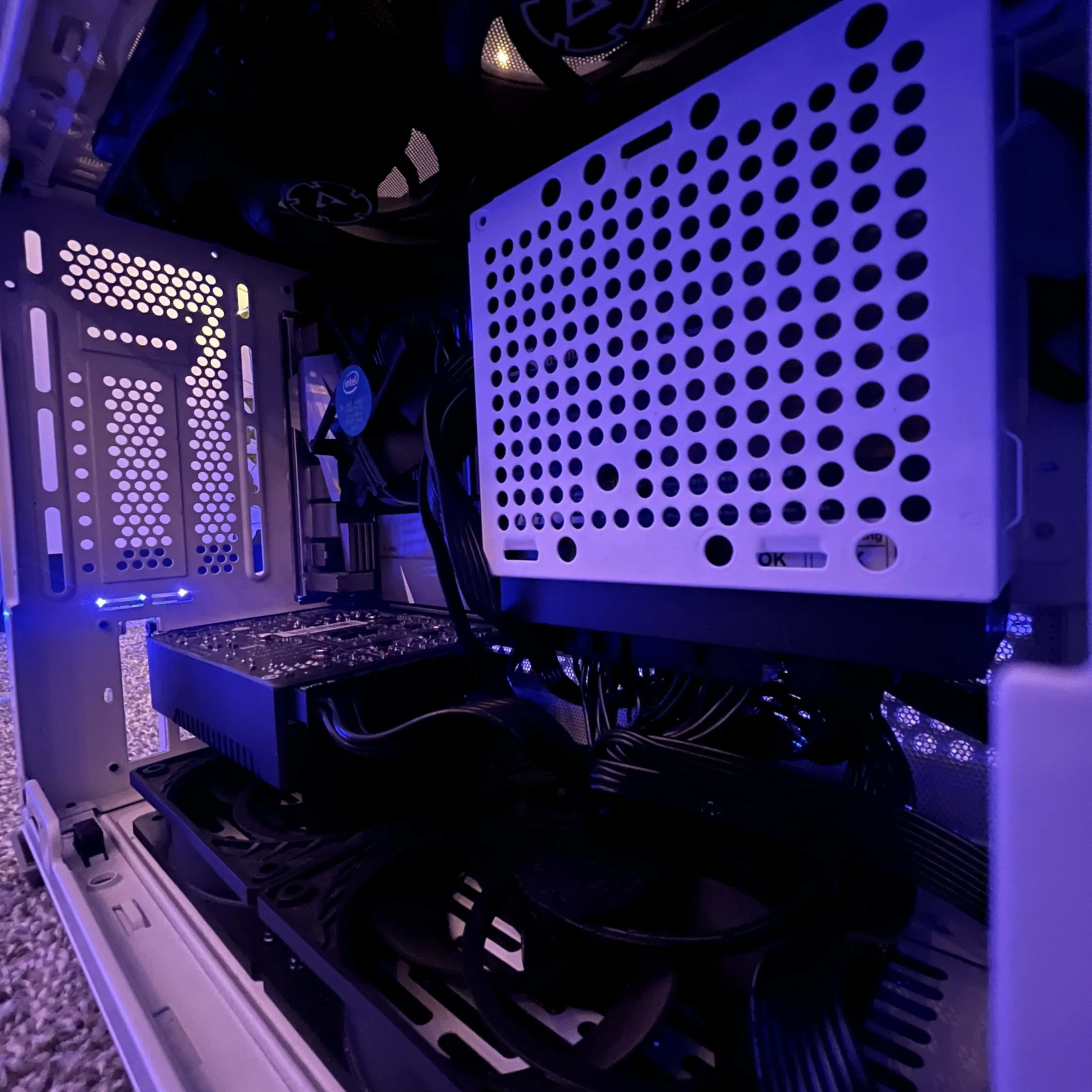 GTX 1660S | Intel i5 10400 | 16GB DDR4 | 1TB SSD | Windows GTX 1660S | Intel i5 10400 | 16GB DDR4 | 1TB SSD | Windows