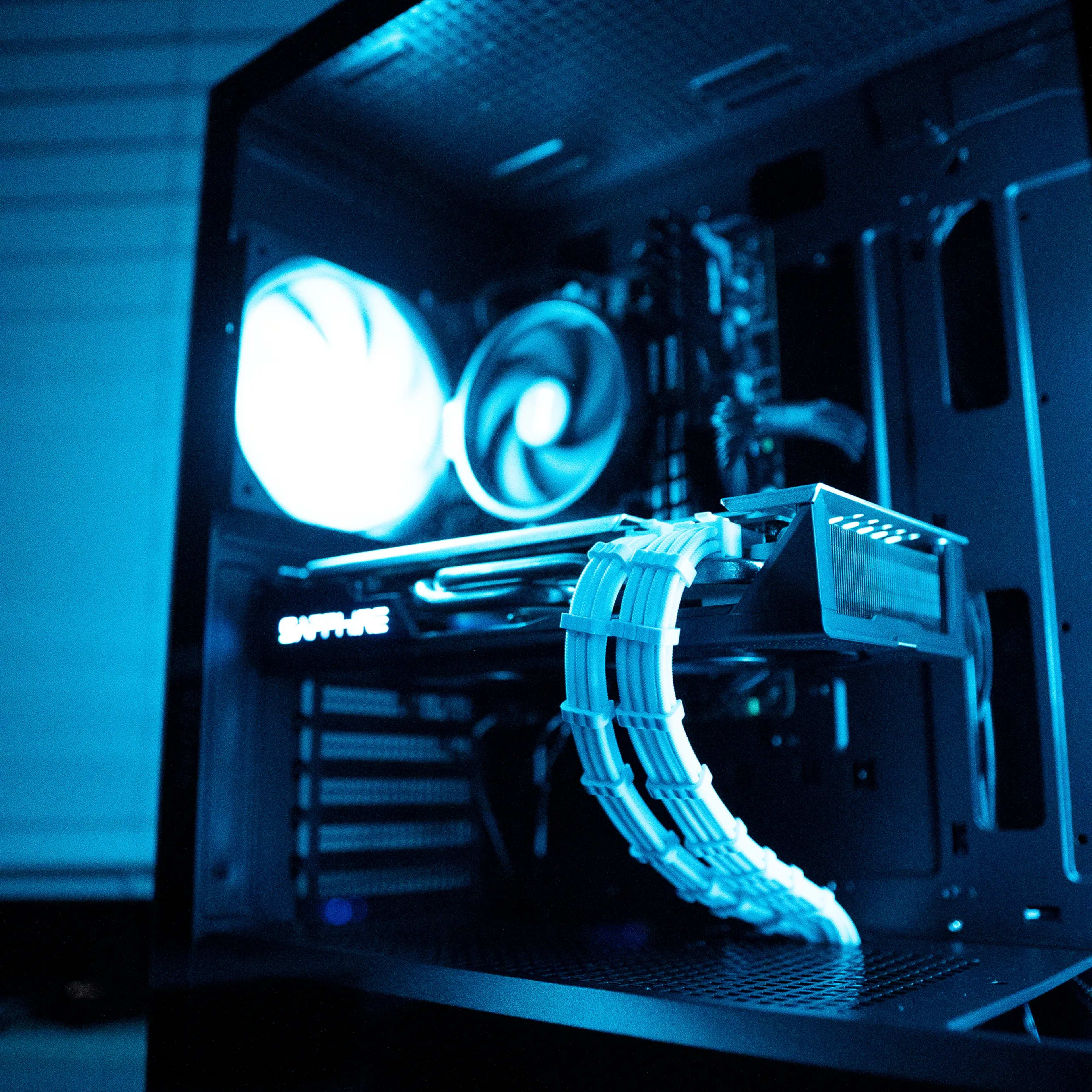 ⚫❄️ | RX 580 8GB | RYZEN 5 1600 | 16GB DDR4 RAM | 1TB NVME SSD | Arctic Blizzard |