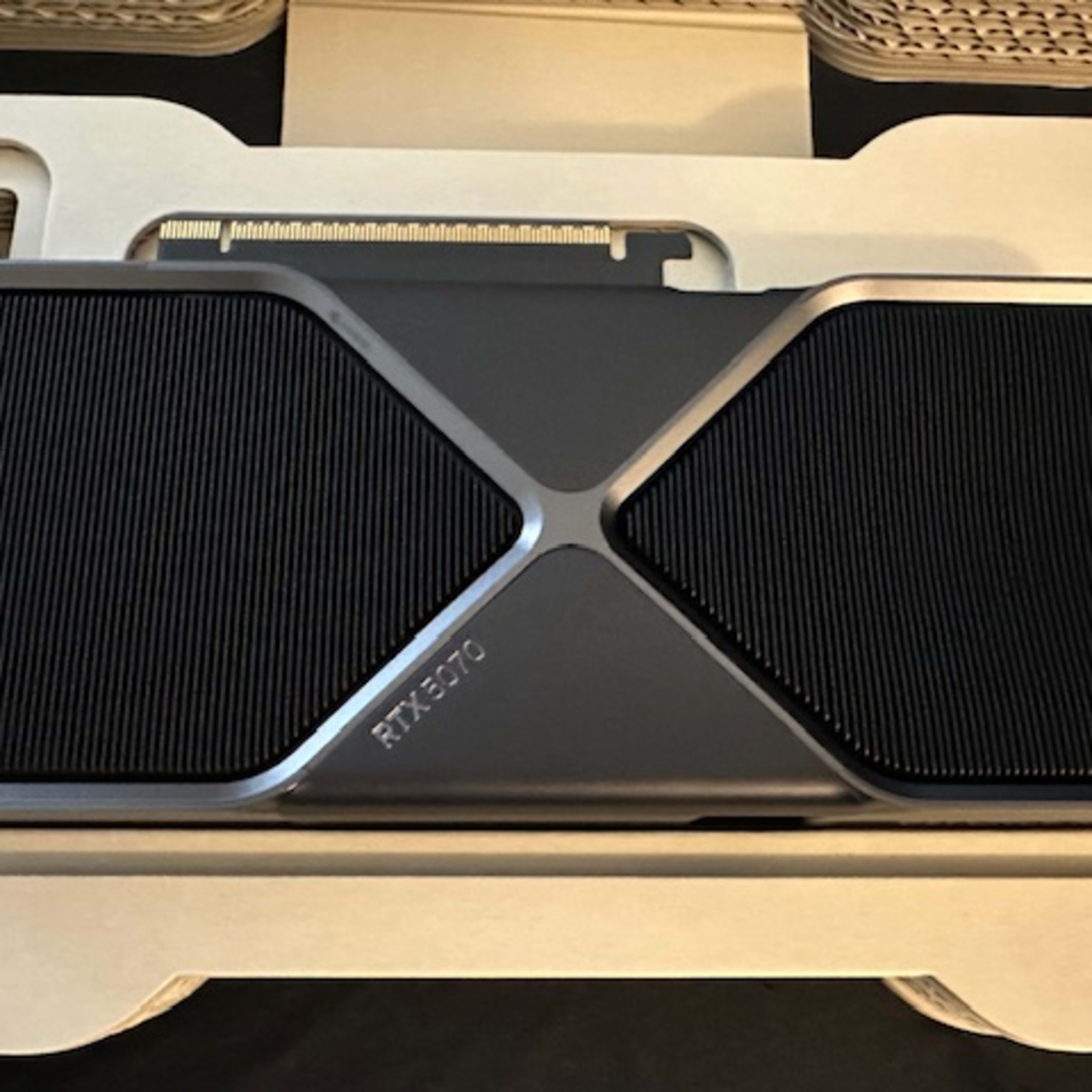 Nvidia RTX 5070 Founders Edition | Jawa Nvidia RTX 5070 Founders Edition | Jawa