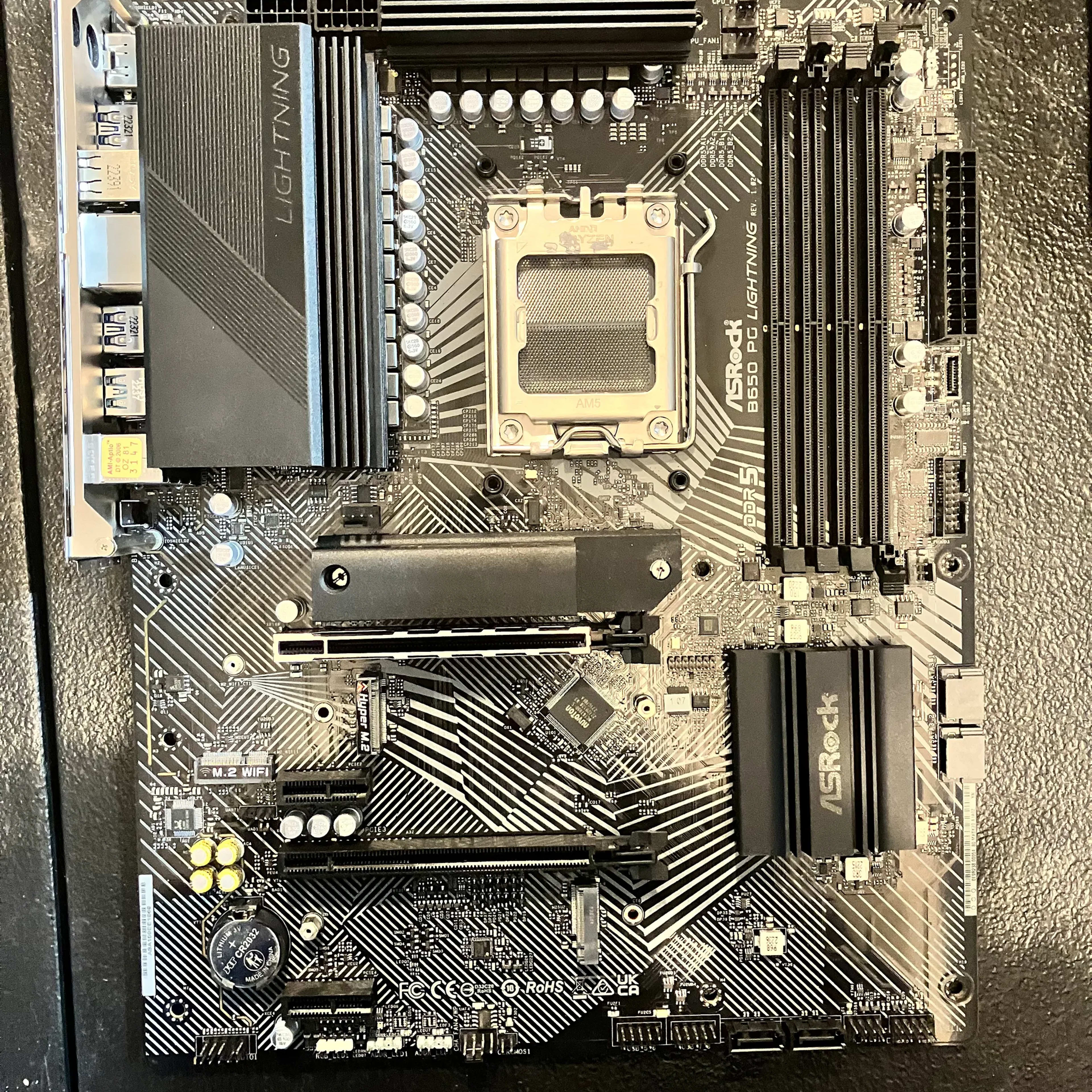 ASRock B650 PG Lightning Motherboard AM5 DDR5 | Jawa ASRock B650 PG Lightning Motherboard AM5 DDR5 | Jawa