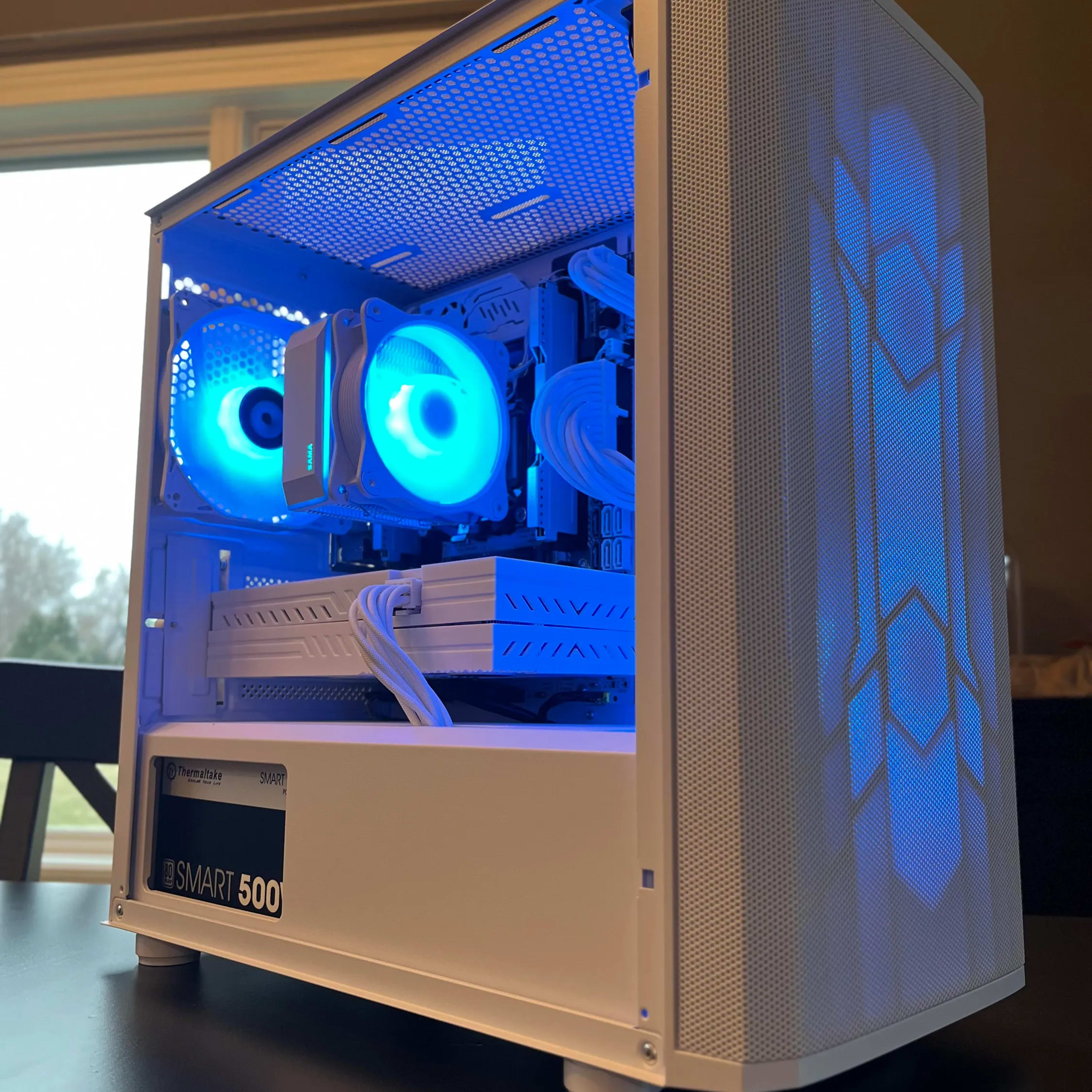 ALL WHITE GAMING PC | RX 580 | XEON 2640 V3 | 16GB DDR4 | 500GB NVME