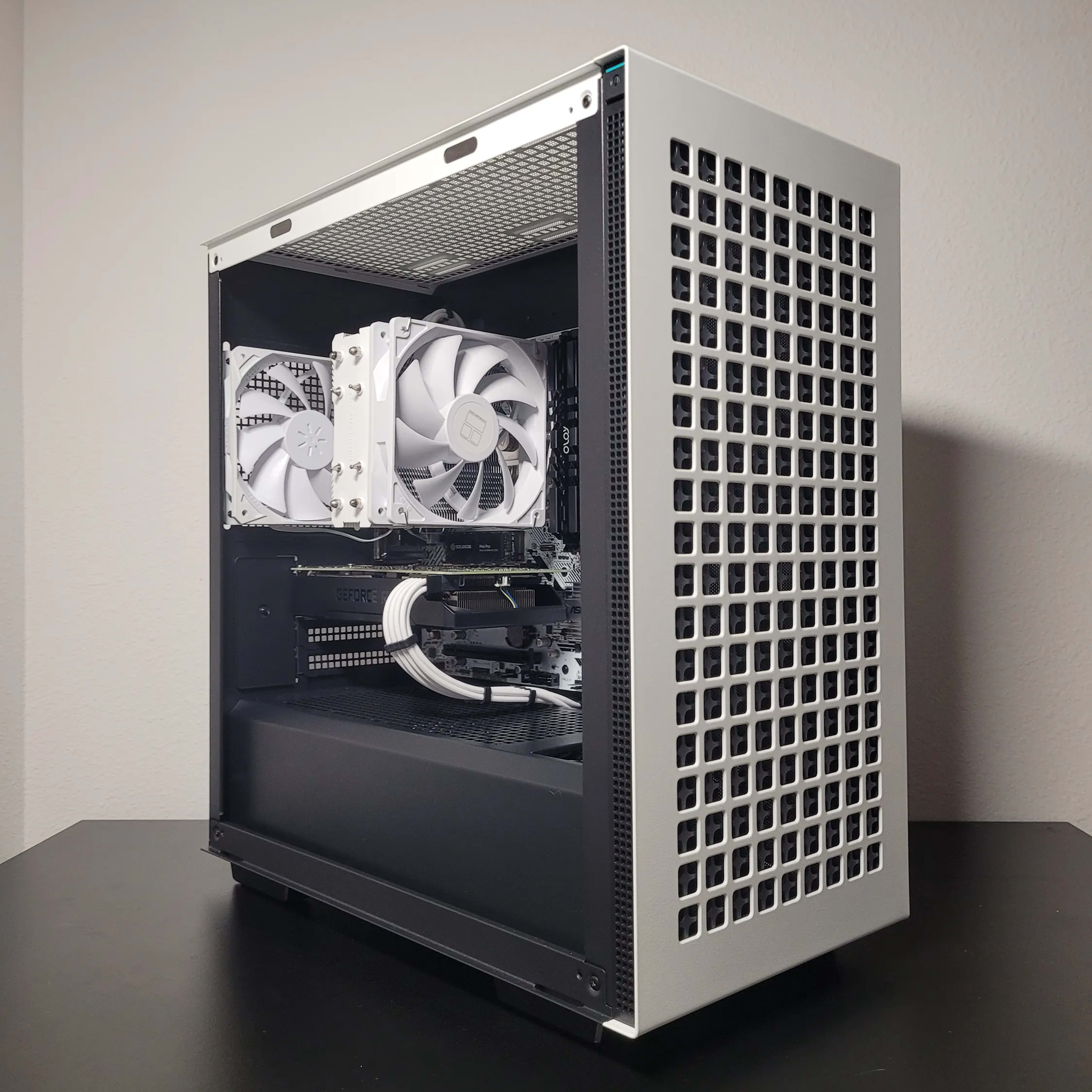 Minimalist Black/White Gaming PC // 2060 Super // Ryzen 5 3600 // 16GB DDR4 // 512GB Gen4 NVME