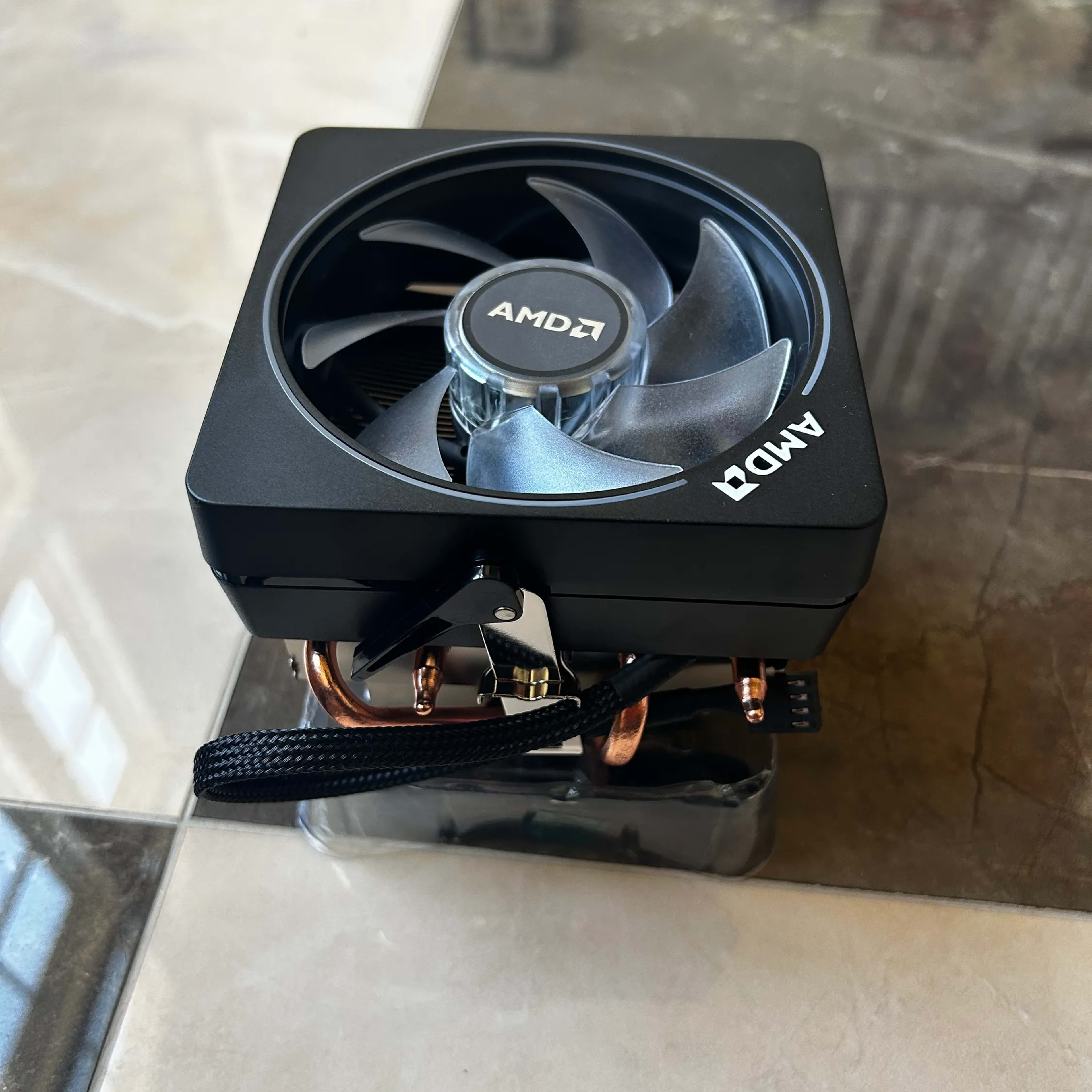 AMD Ryzen 9 3900X with WraithPrismCooler-