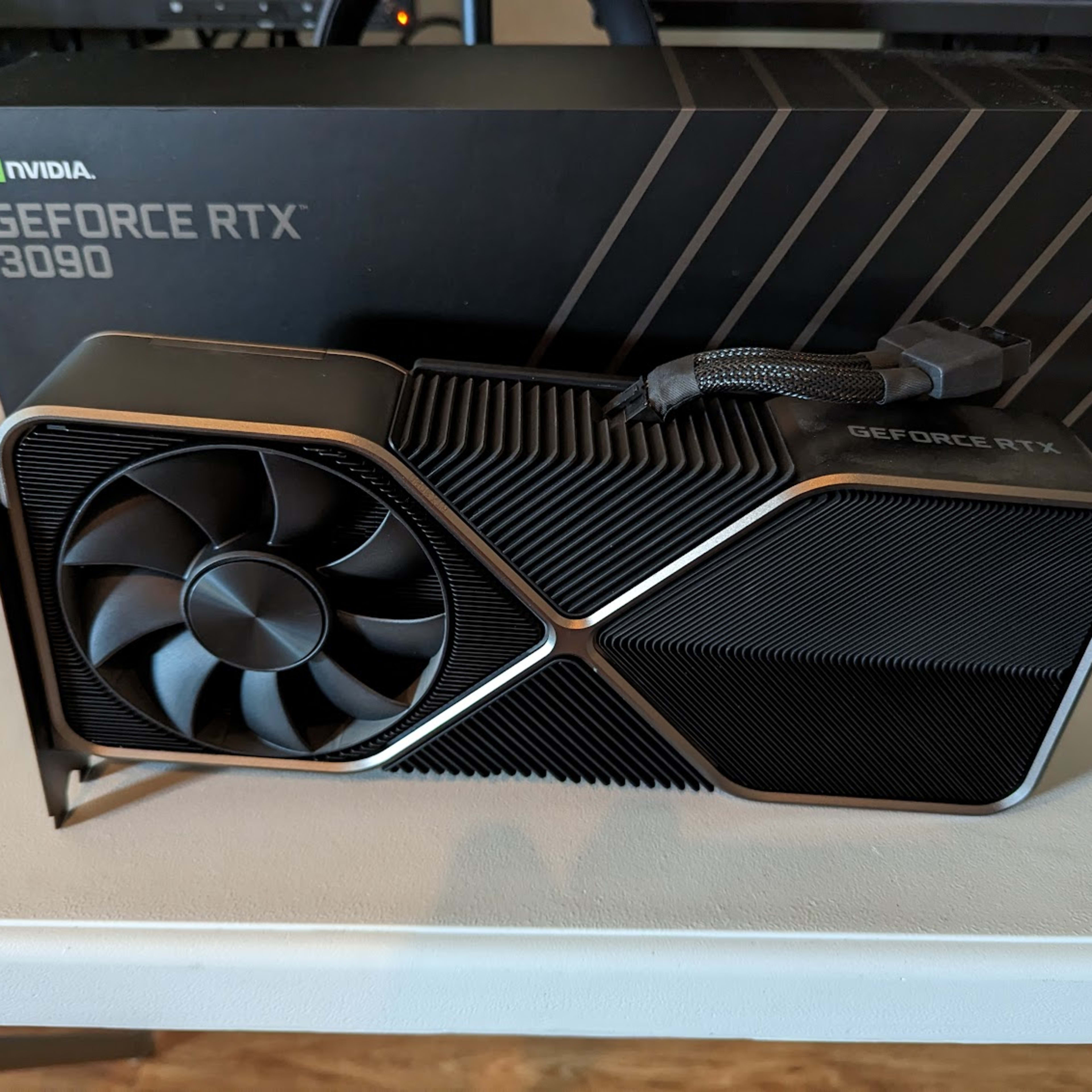 NVIDIA GeForce RTX 3090 Founders Edition 24GB GDDR6X