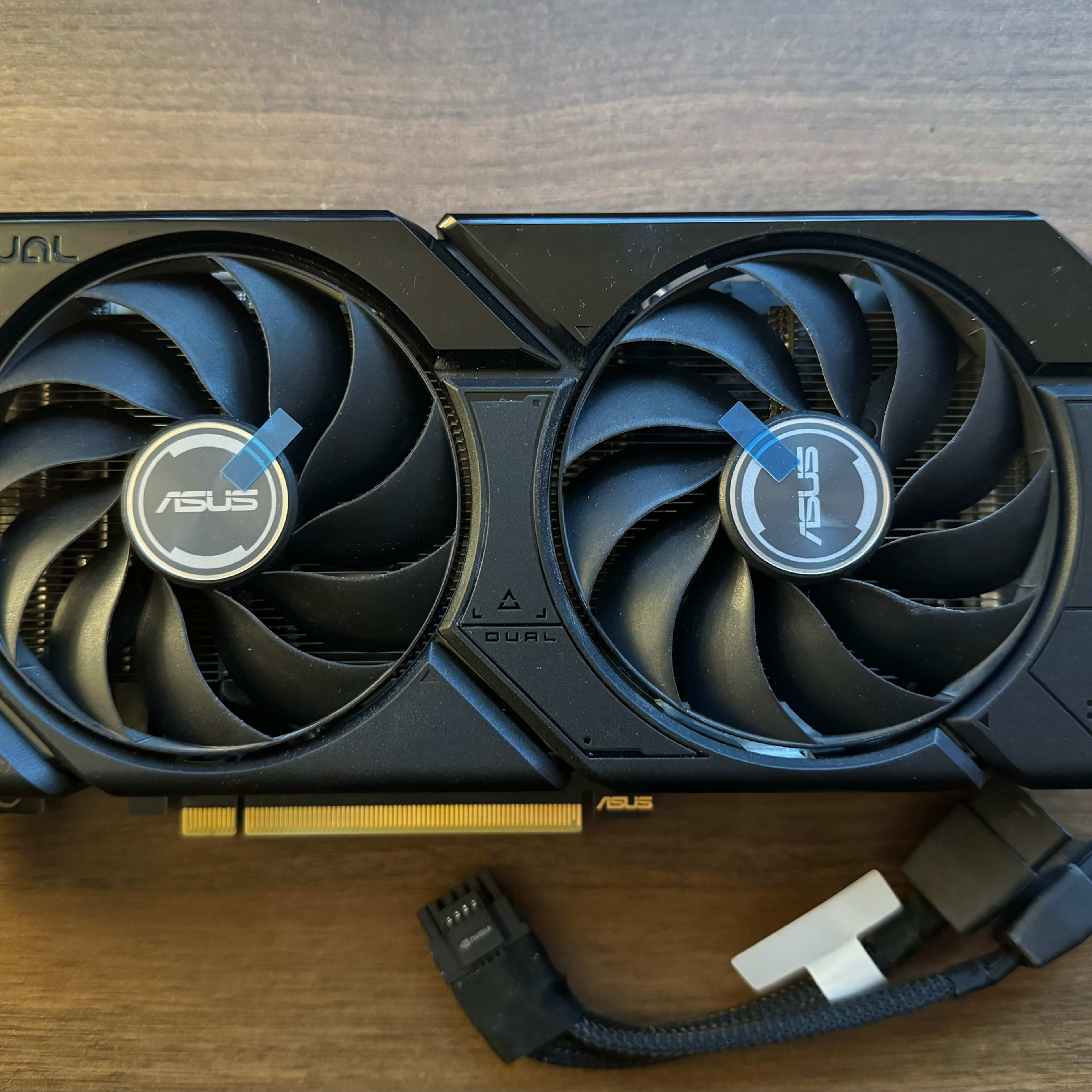 ASUS DUAL RTX 4070 Super