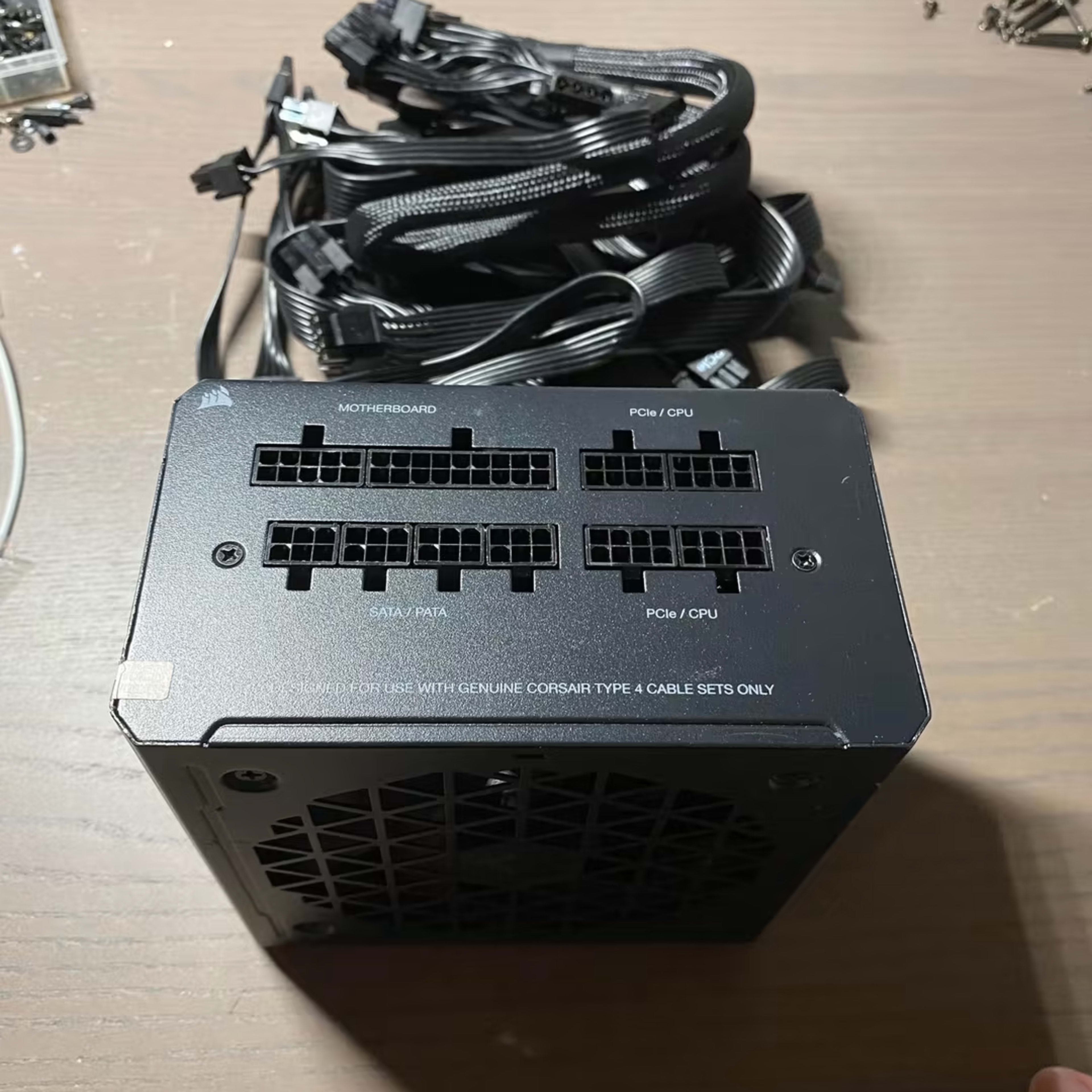 CORSAIR CS750 80+GOLD FULLY MODULAR POWER SUPPLY