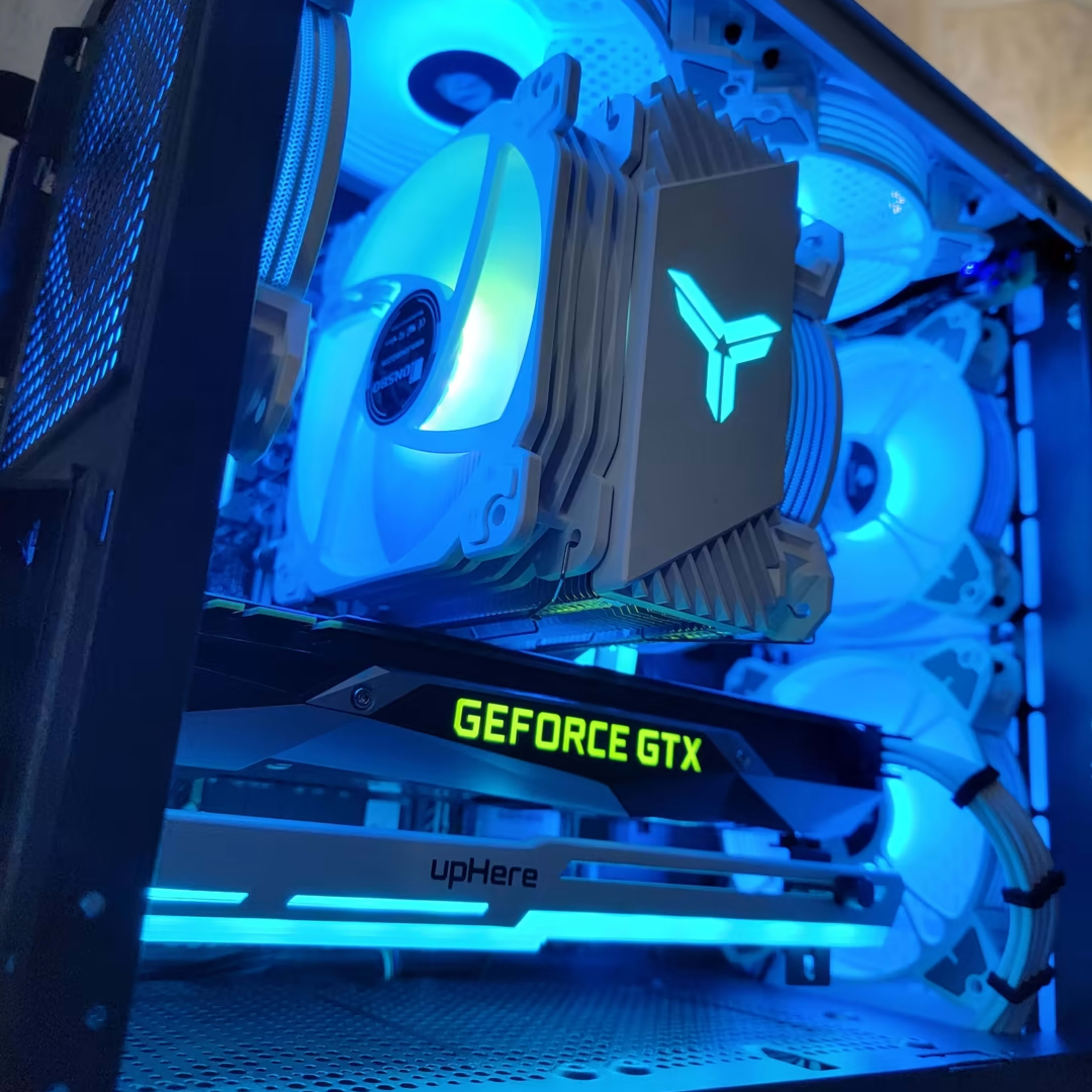 Off-White : Custom Gaming PC (i3-10100F, 16gb ddr4, GTX 1080, 256GB NVME SSD, 2TB HDD)