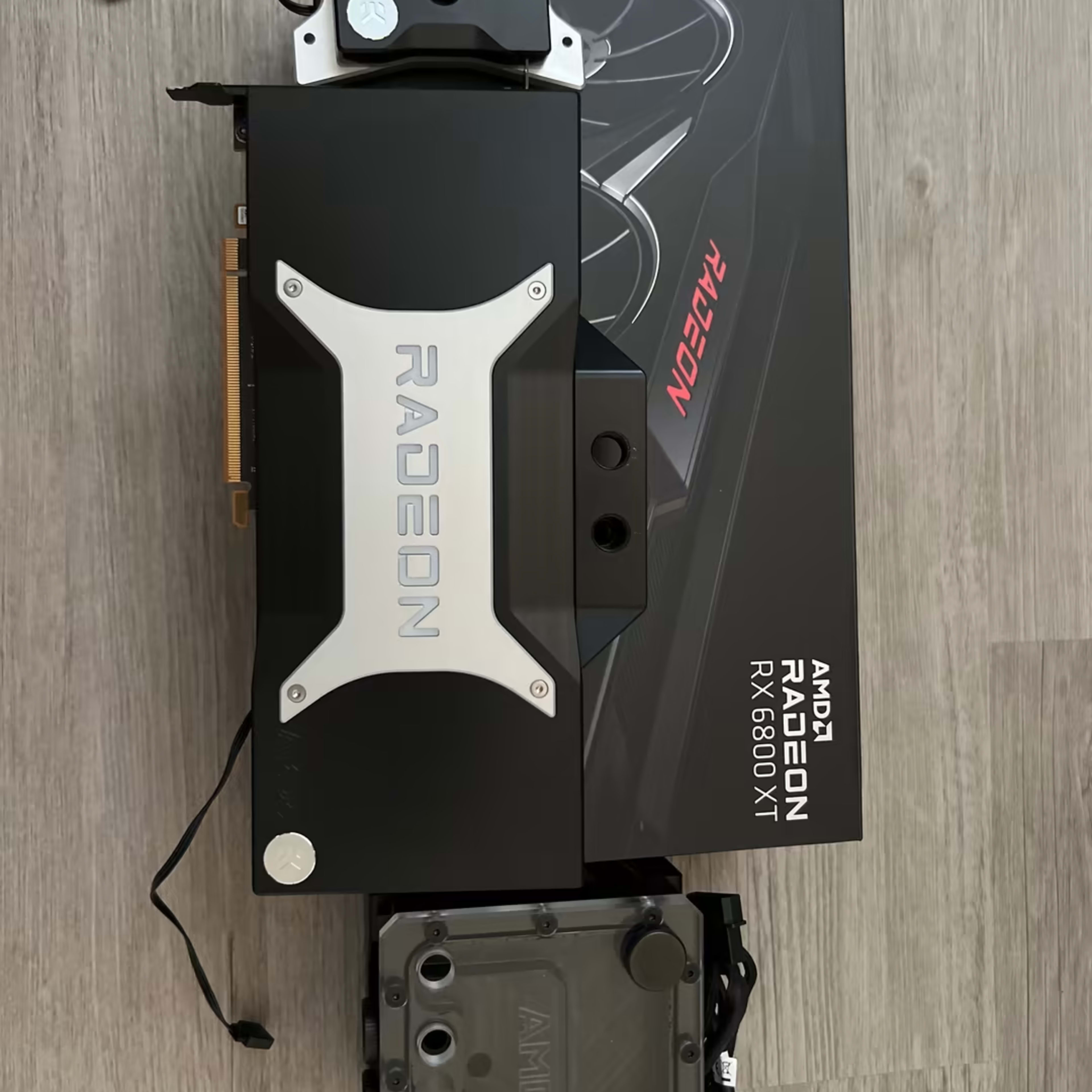 AMD Radeon™ RX 6800 XT Midnight Black With EK waterblock