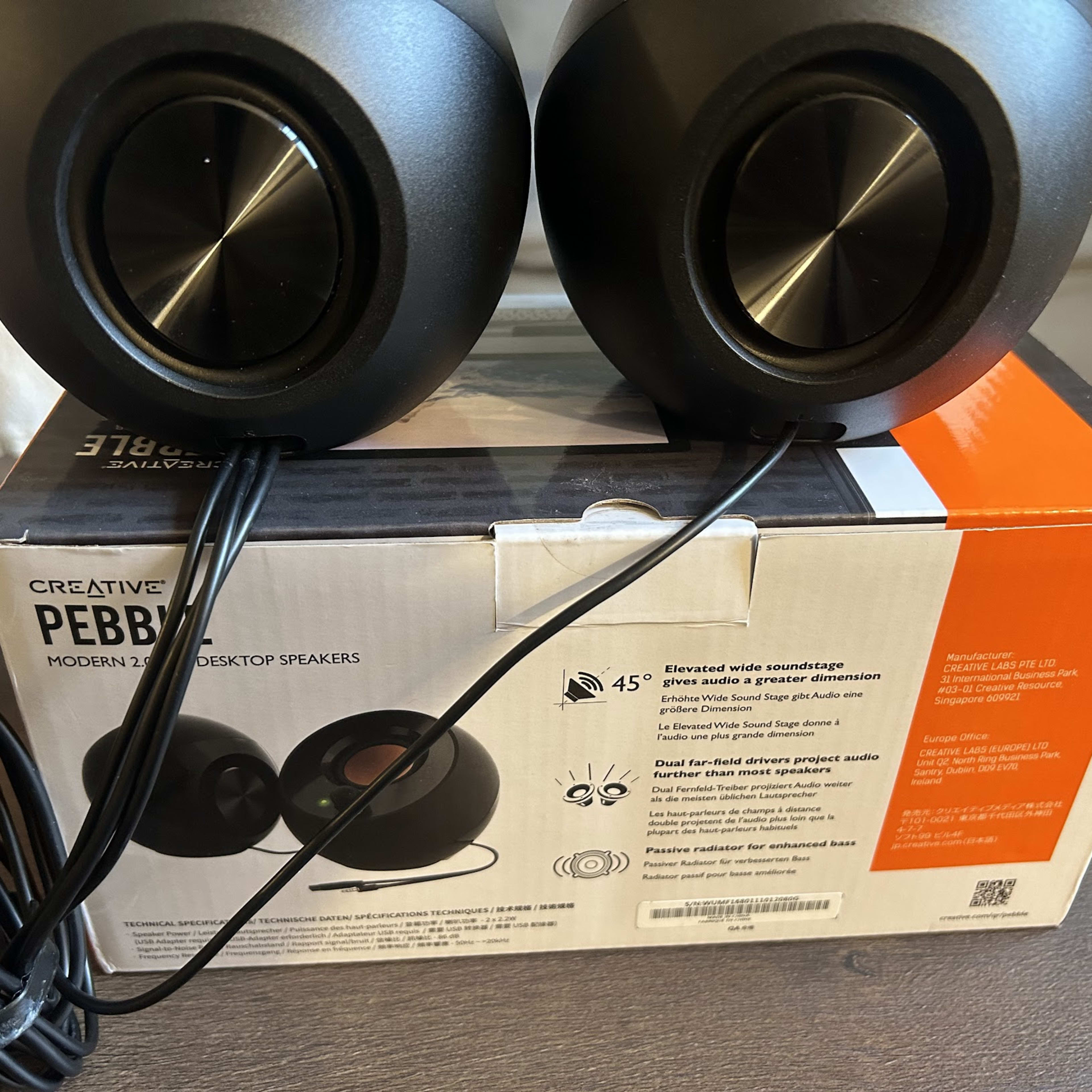 Creative Pebble 2.0 USB-Powered Desktop Speakers Instruction Guide