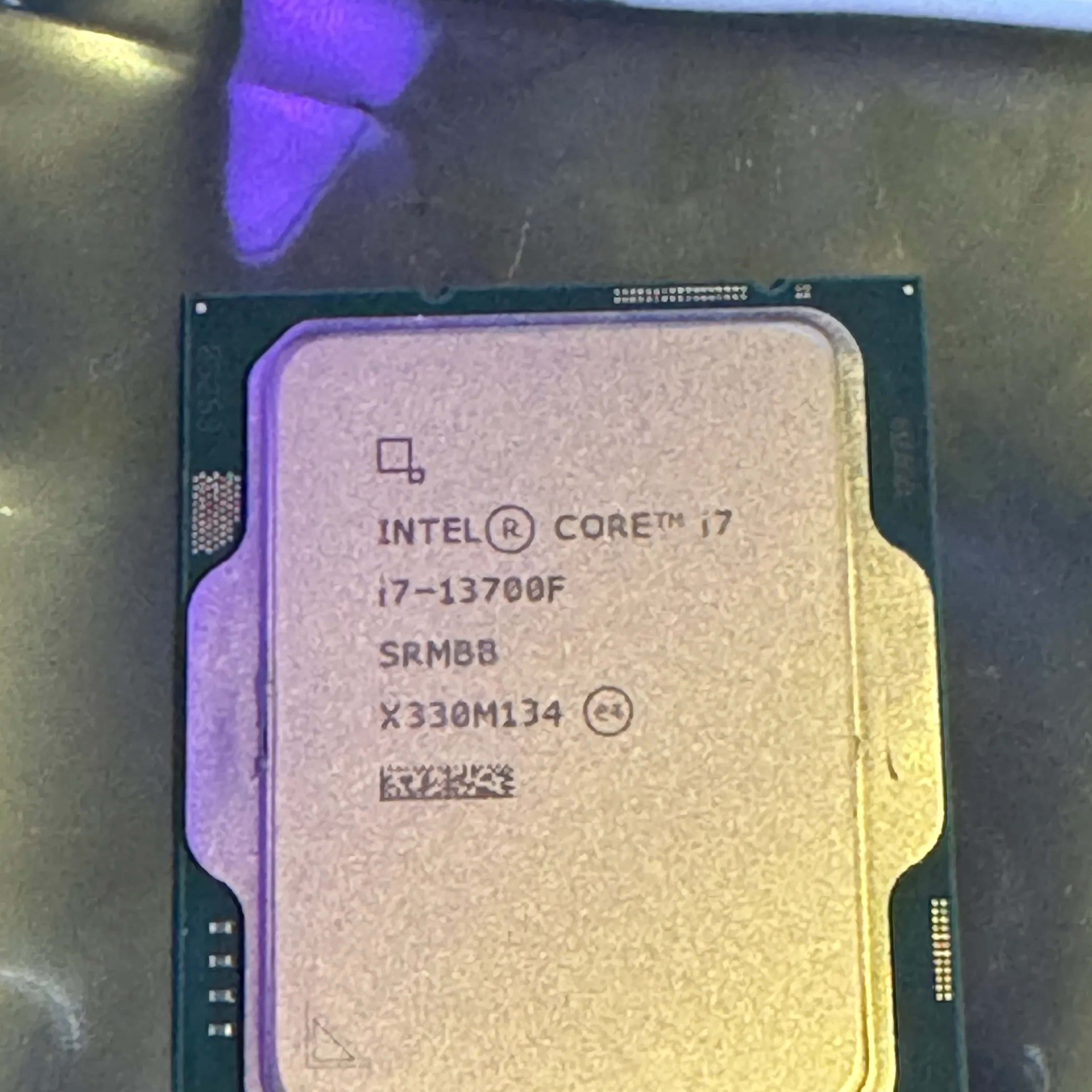 Intel Core i7-13700F 16 cores (8 P-cores + 8 E-cores) 30MB Cache, up to 5.2 GHz