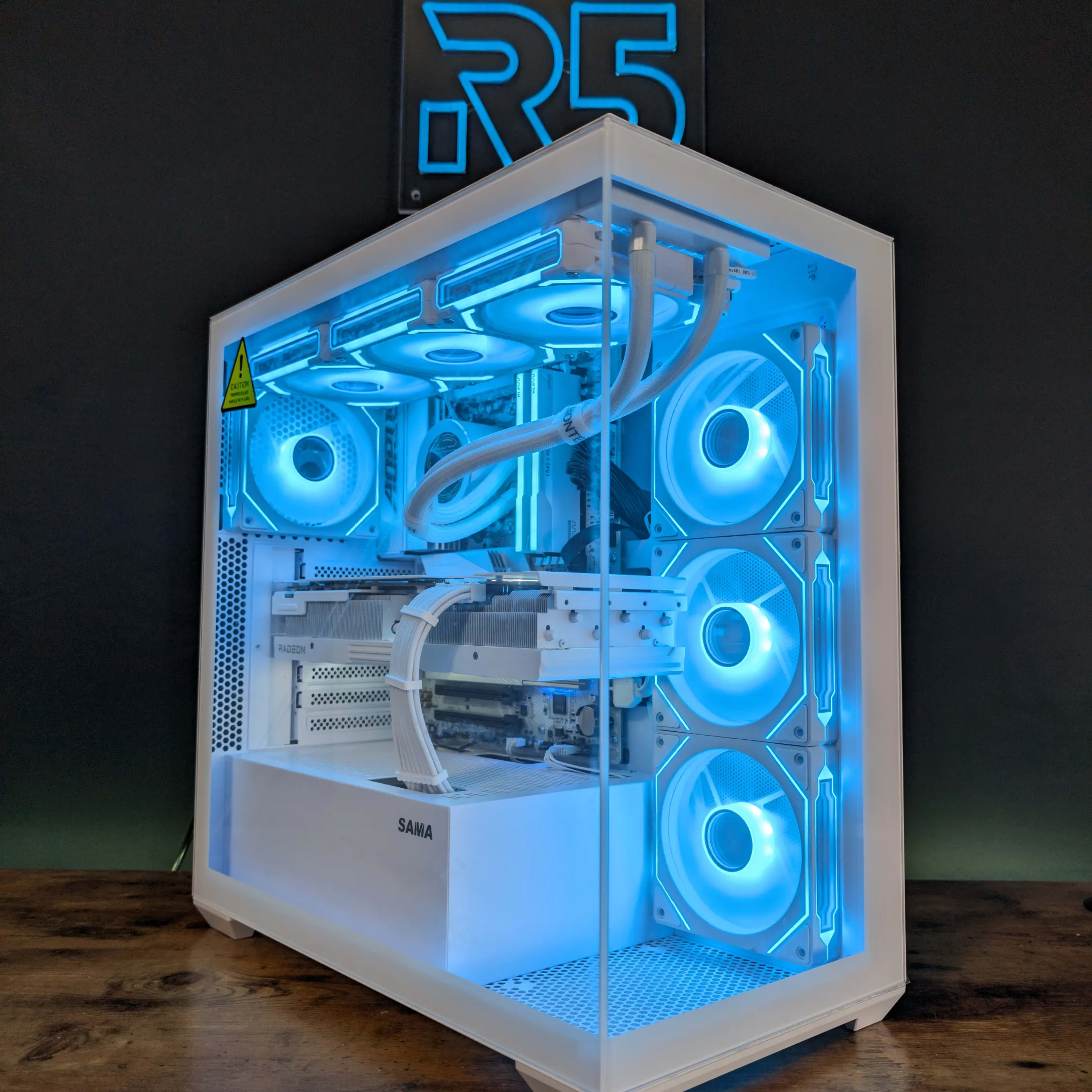 RX 7900XT 20GB // Ryzen 7800x3D // 32GB DDR5 // 2TB Gen4 RX 7900XT 20GB // Ryzen 7800x3D // 32GB DDR5 // 2TB Gen4
