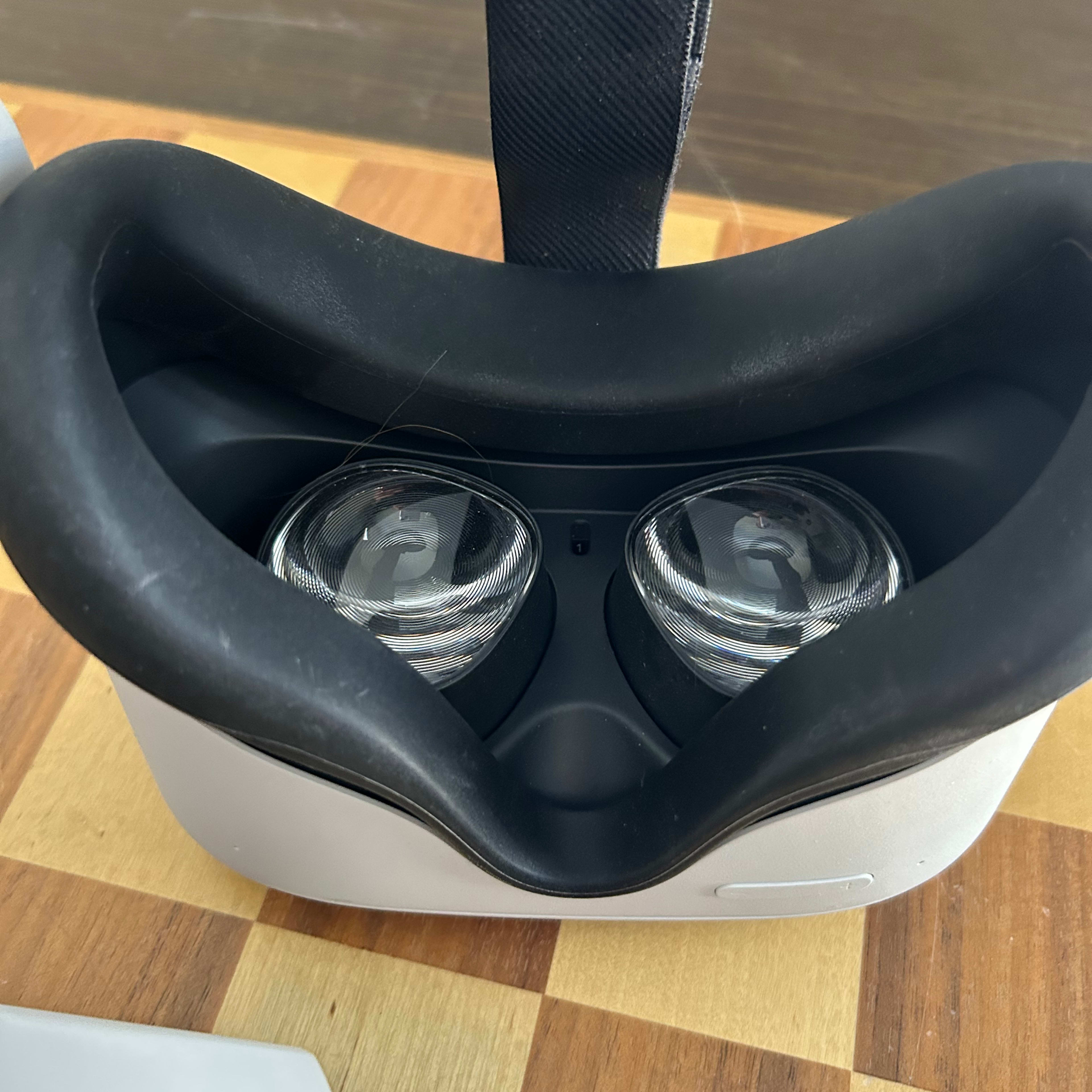 Oculus Quest 2 64GB VR w/Upgraded Headset and USB-C Tether Oculus Quest 2 64GB VR w/Upgraded Headset and USB-C Tether