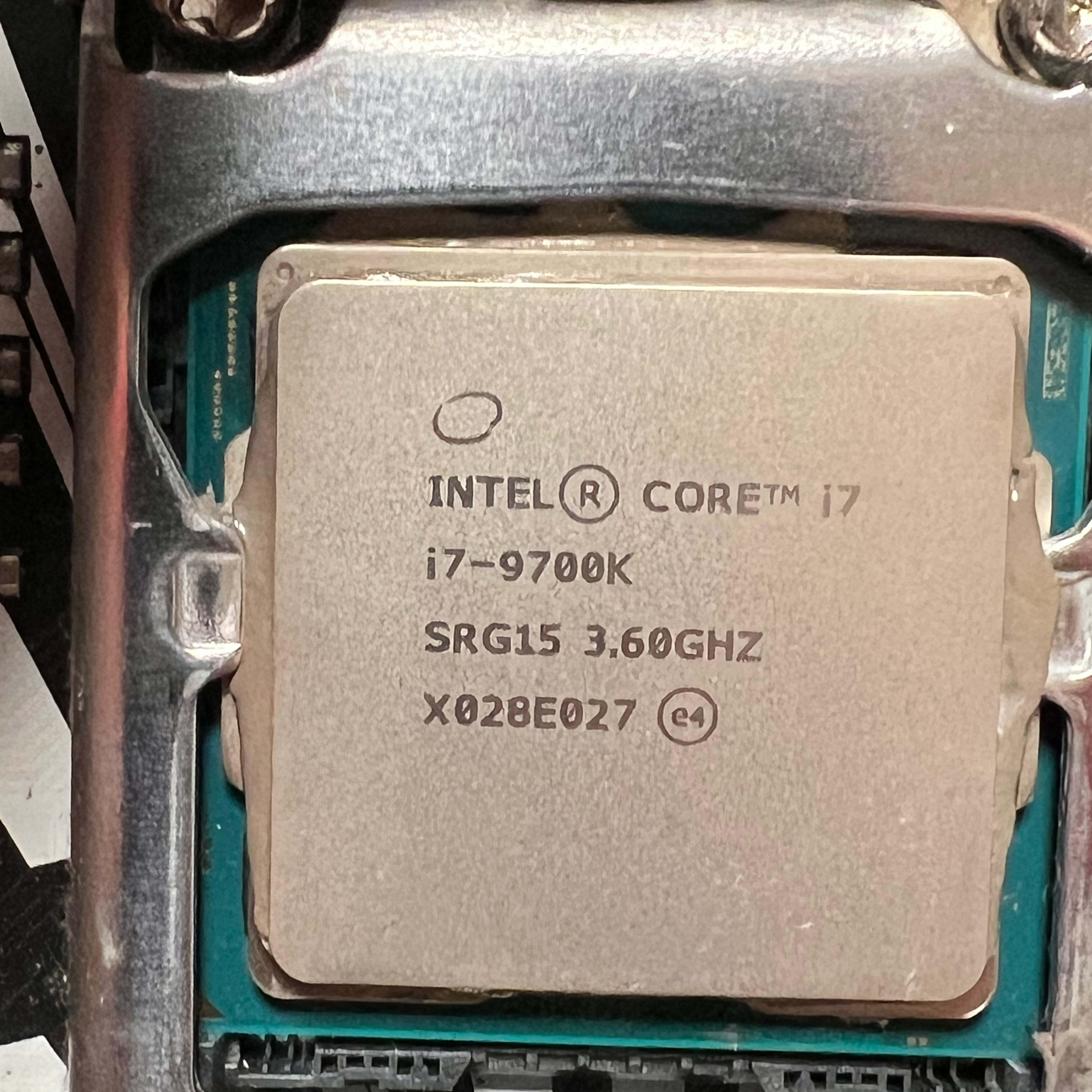 Intel i7-9700K Coffee Lake 8-Core 3.6 GHz (4.9 GHz Turbo) LGA 1151 95W  Desktop Processor + Hyper 212 | Jawa