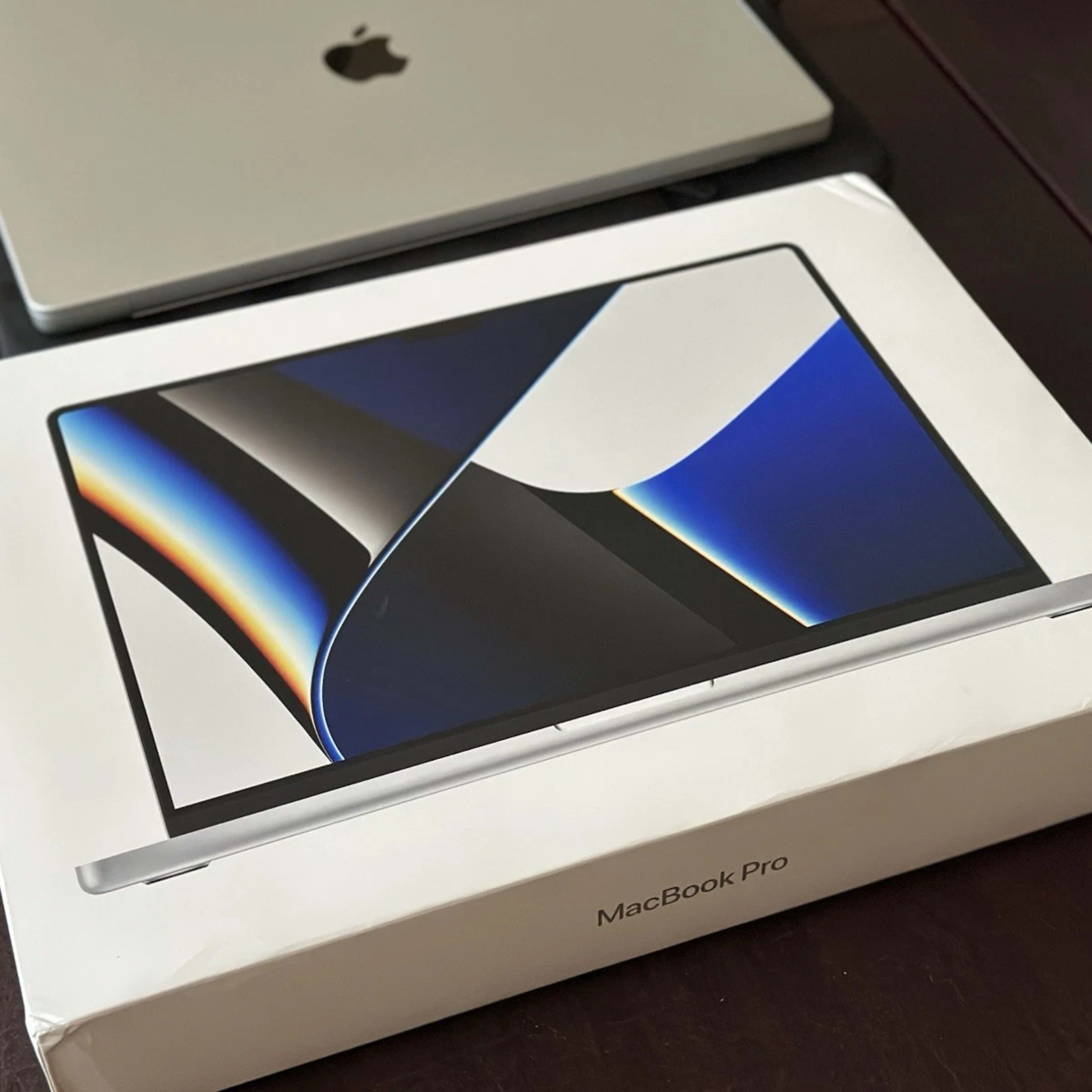 Apple MacBook Pro 16 M1 Max 10c CPU, 32c GPU 32GB 1TB Silver Apple MacBook Pro 16 M1 Max 10c CPU, 32c GPU 32GB 1TB Silver