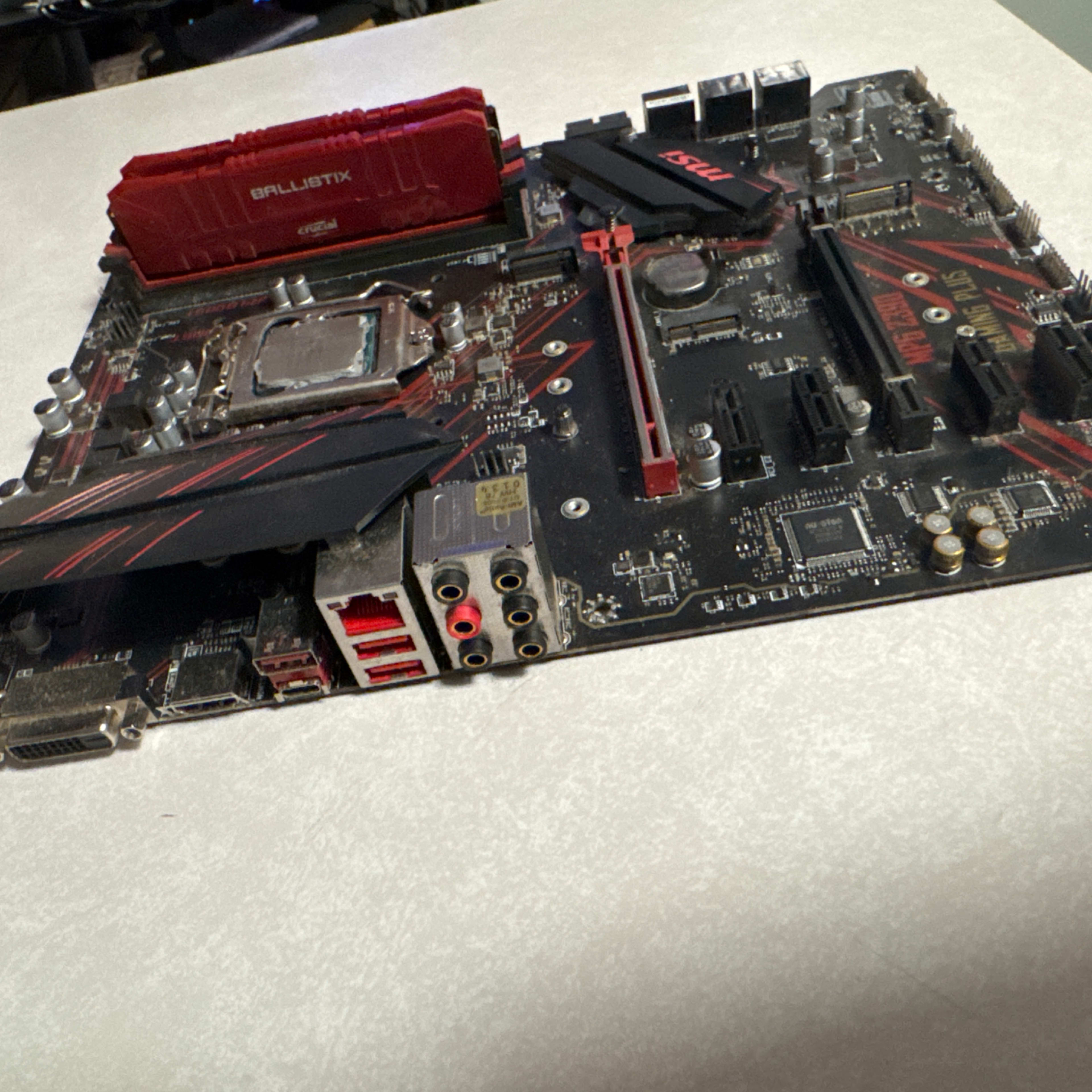 i7 8700K 16GB Crucial Ballistix DDR4 and MSI MPG Z390 Gaming i7 8700K 16GB Crucial Ballistix DDR4 and MSI MPG Z390 Gaming