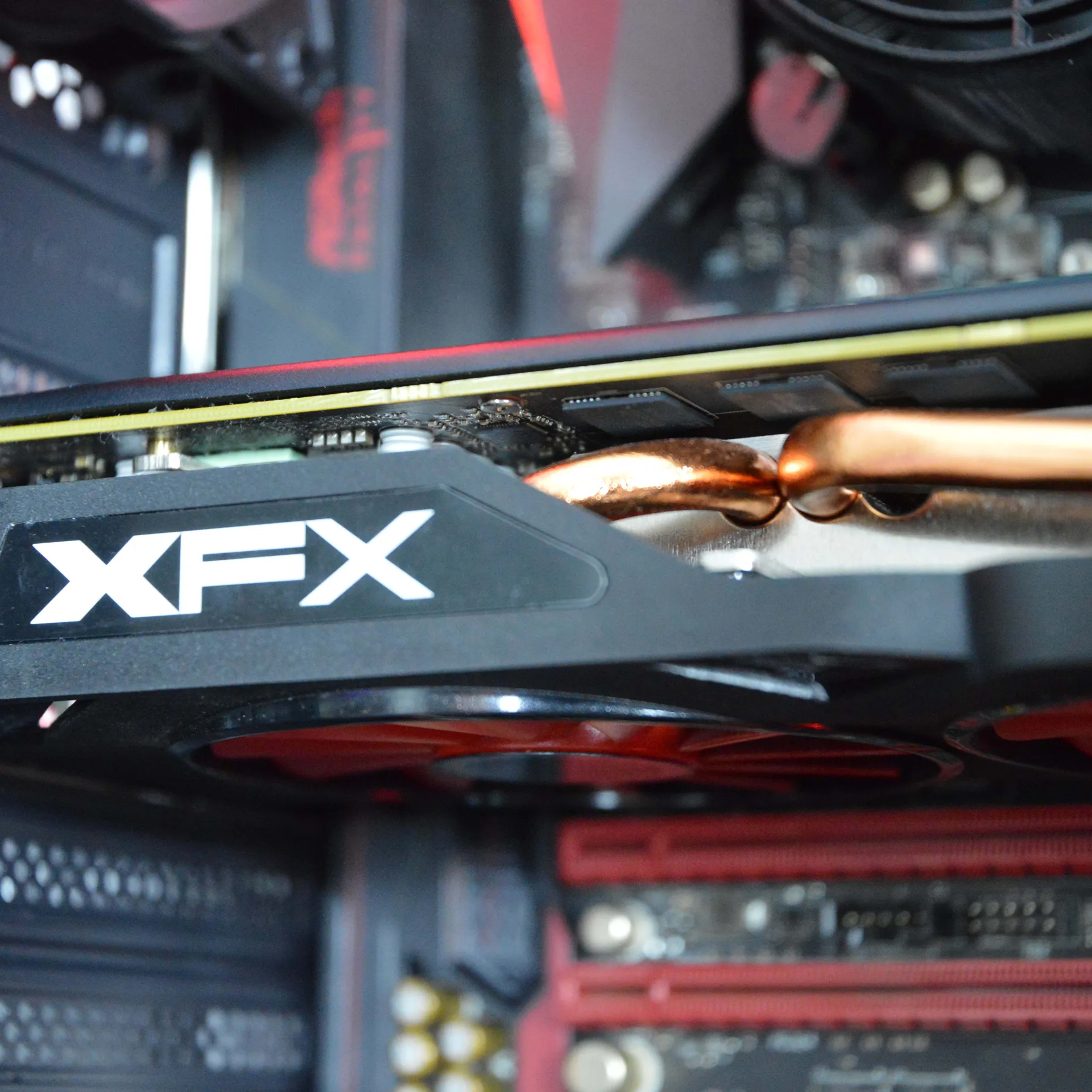 RX 570 4GB INTEL i5 6500 16GB DDR4 RAM 512GB NVME SSD Crimson Night Jawa