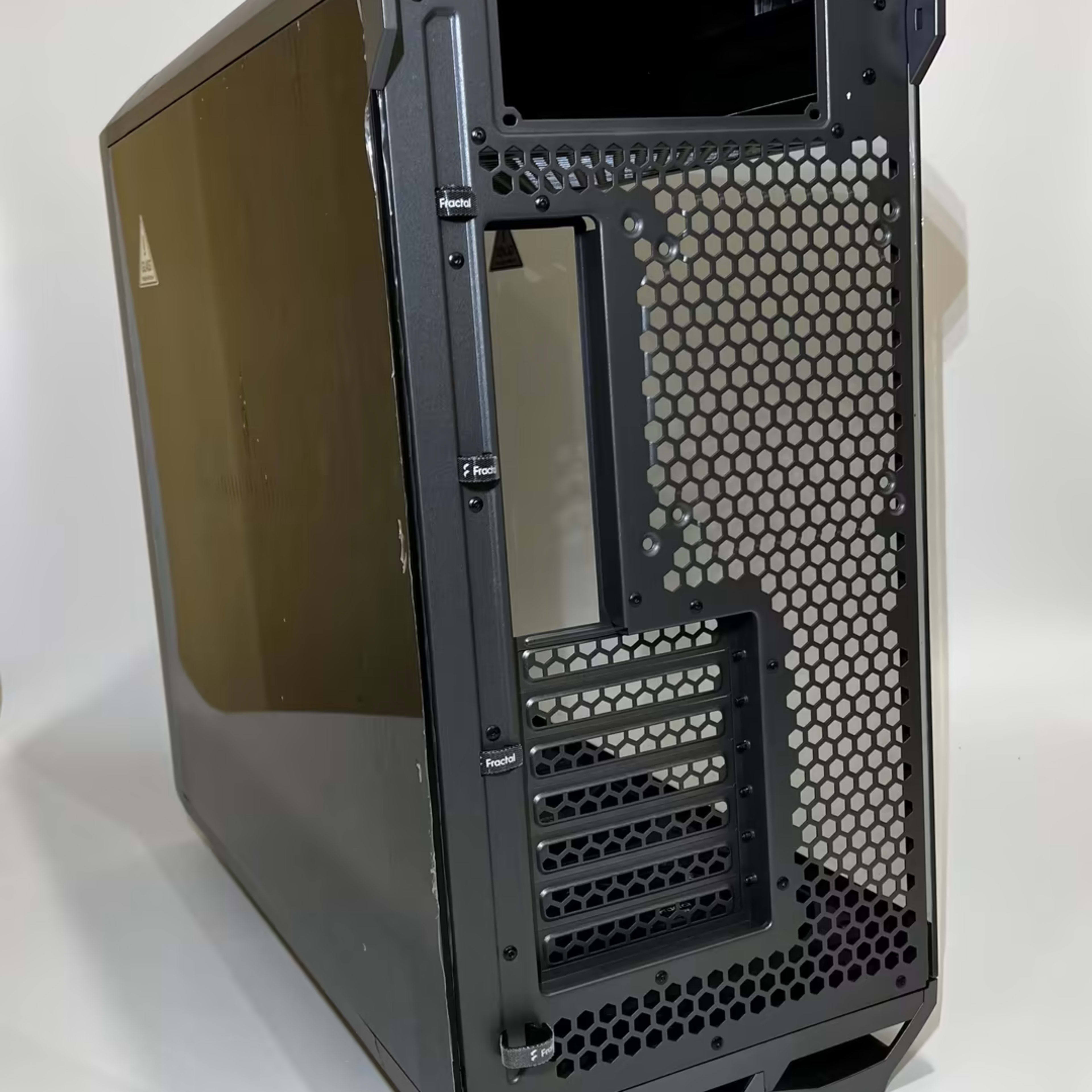 Fractal Design Torrent Black E-ATX Dark Tempered Glass Window High-Airflow  Mid Tower Computer Case 