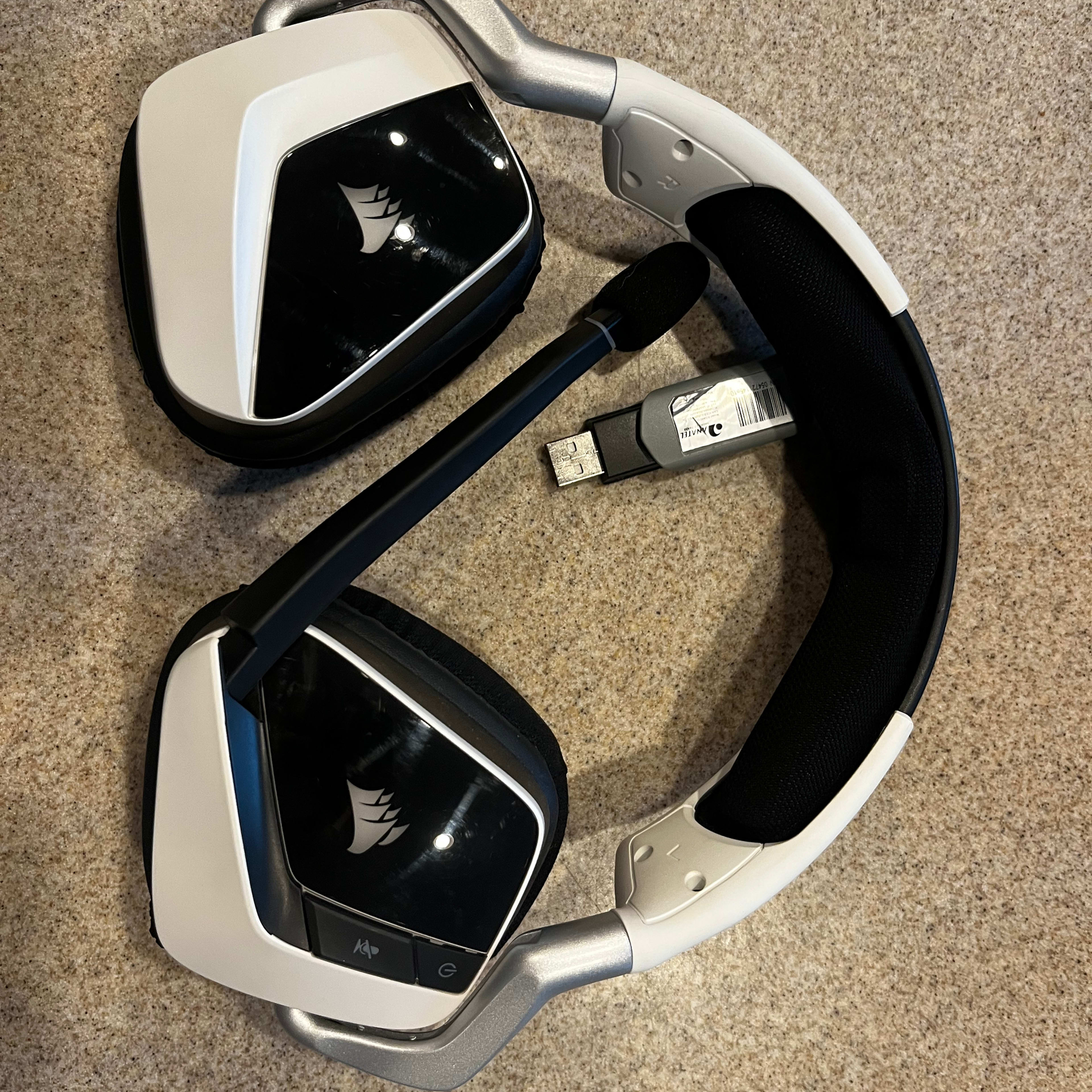 Corsair headset wireless white