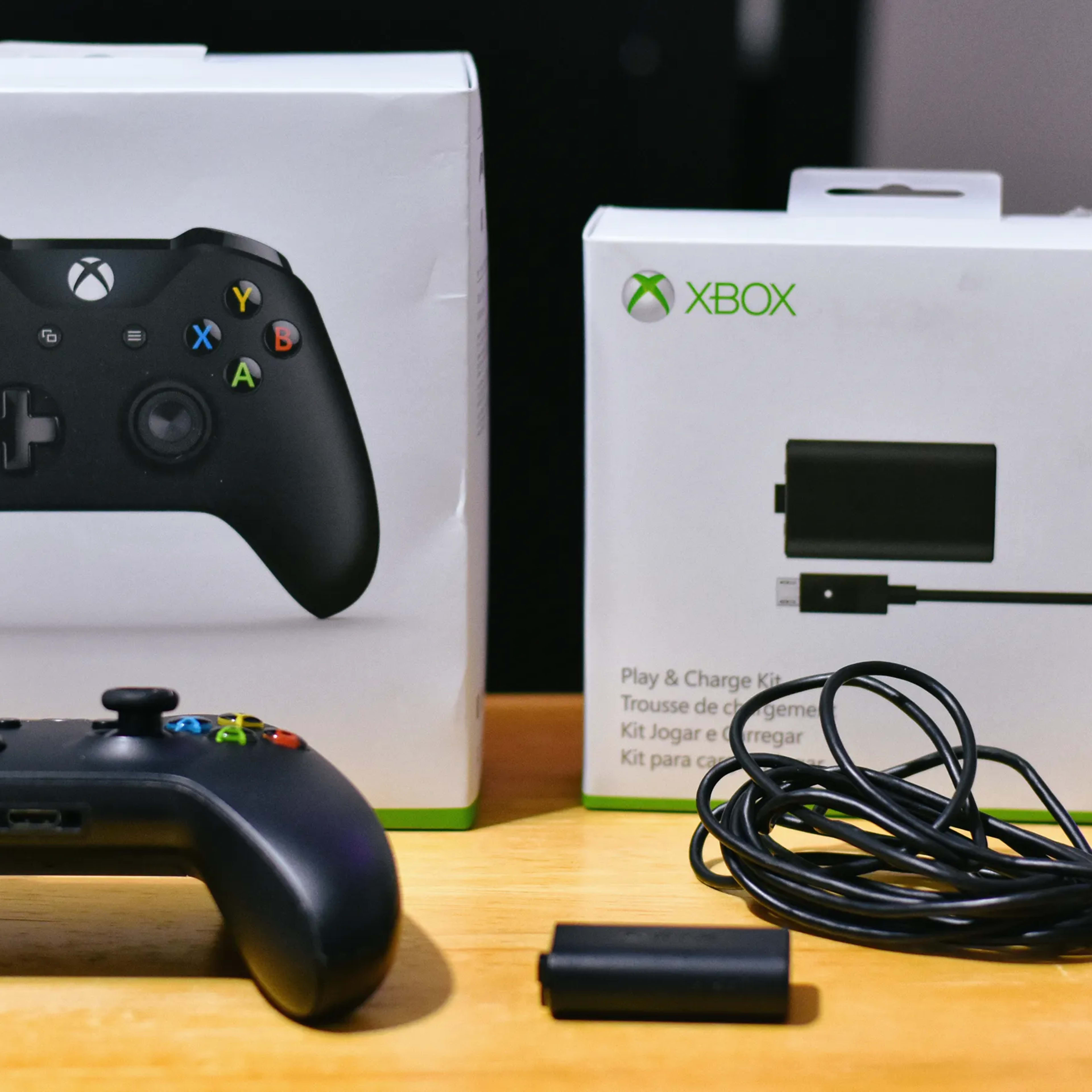 Xbox One Wireless Controller (Model 1708) Comes with Play and Charge Kit (previous model) - Black