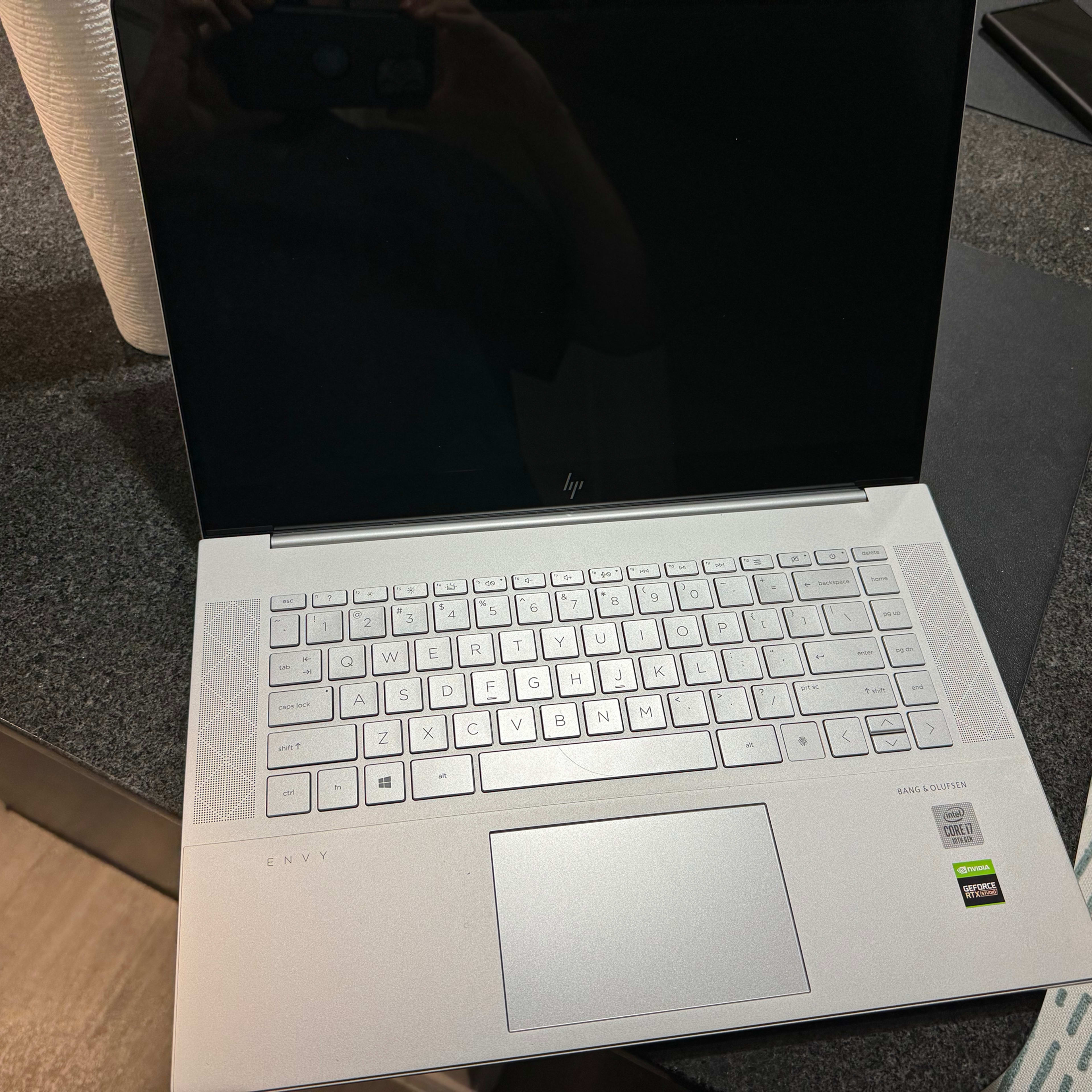 HP Envy 15.6 UHD OLED i7 RTX 2060 in Sliver