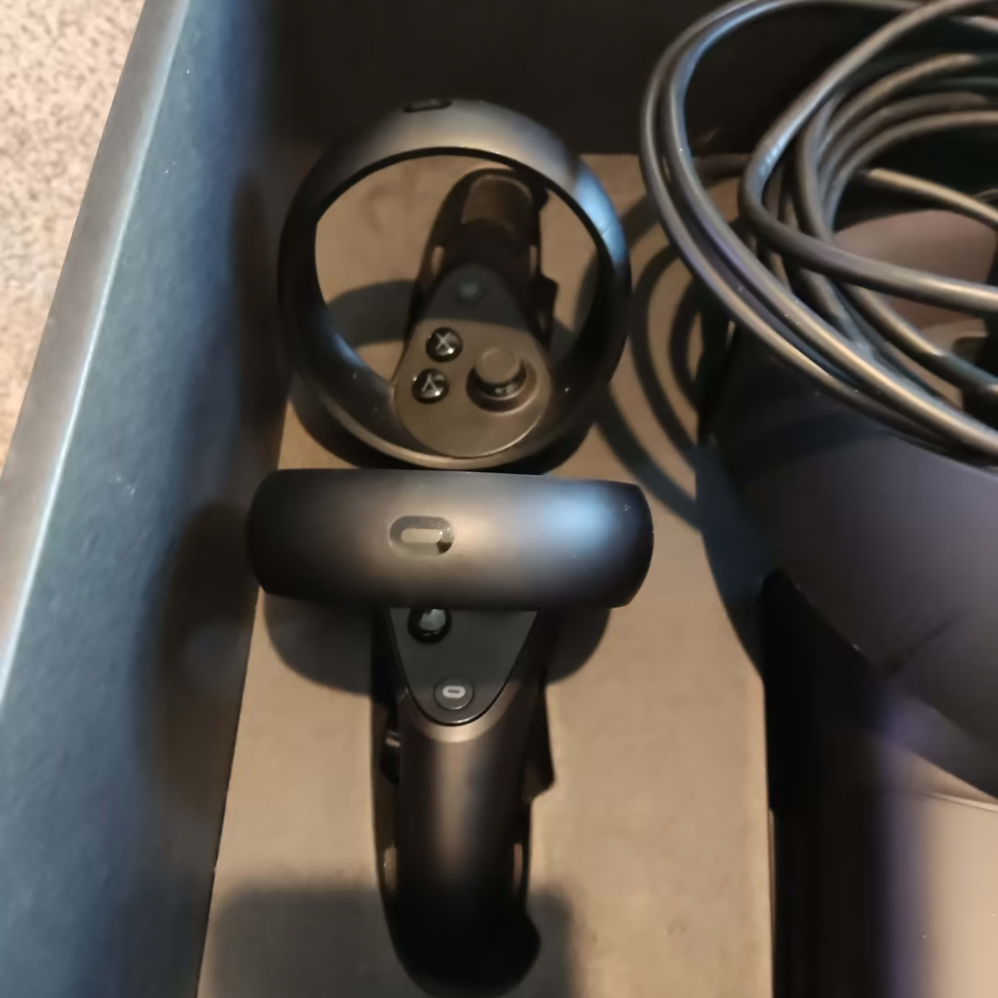 Oculus Rift S VR Headset with Controllers