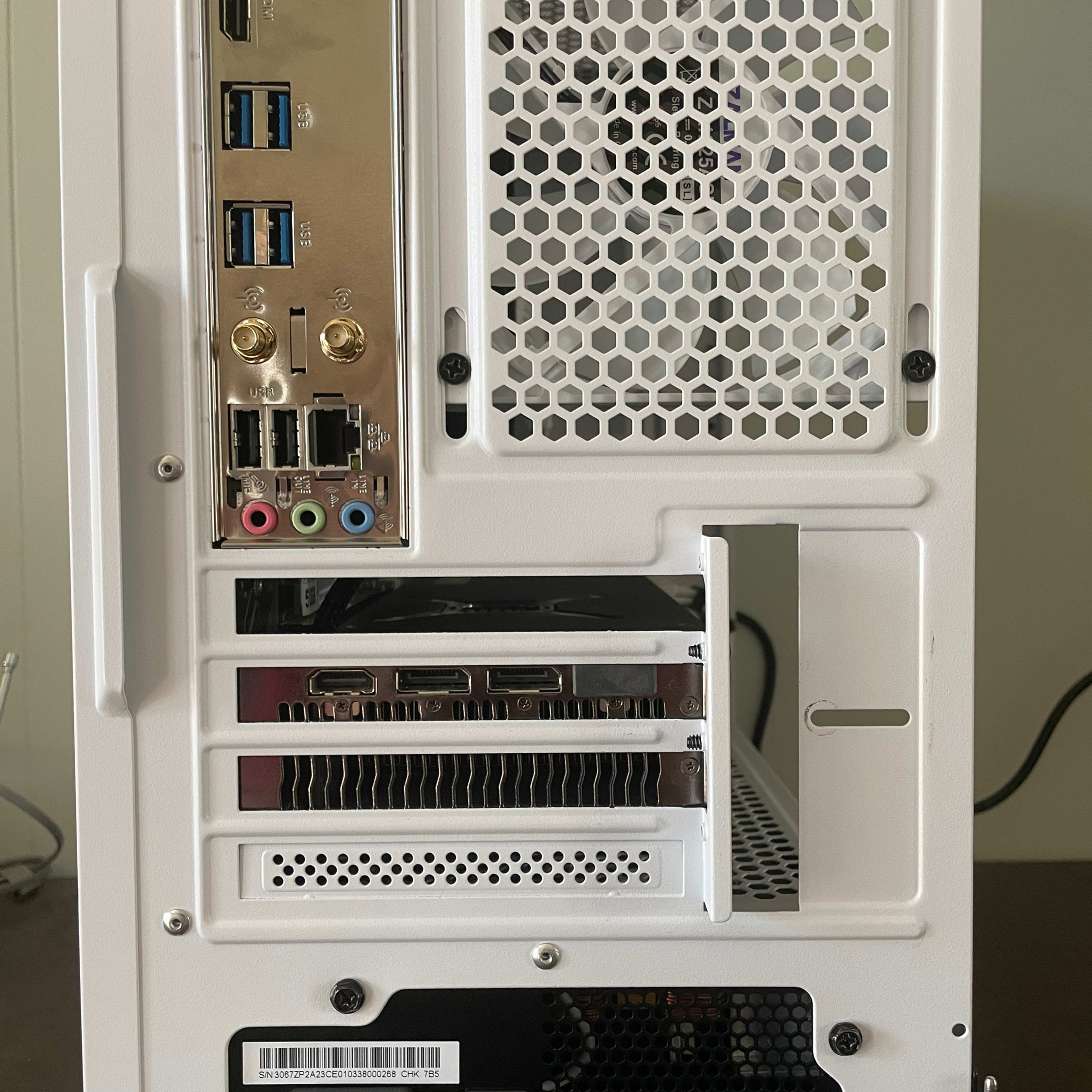 White Ryzen 7 Vega 64 gaming pc