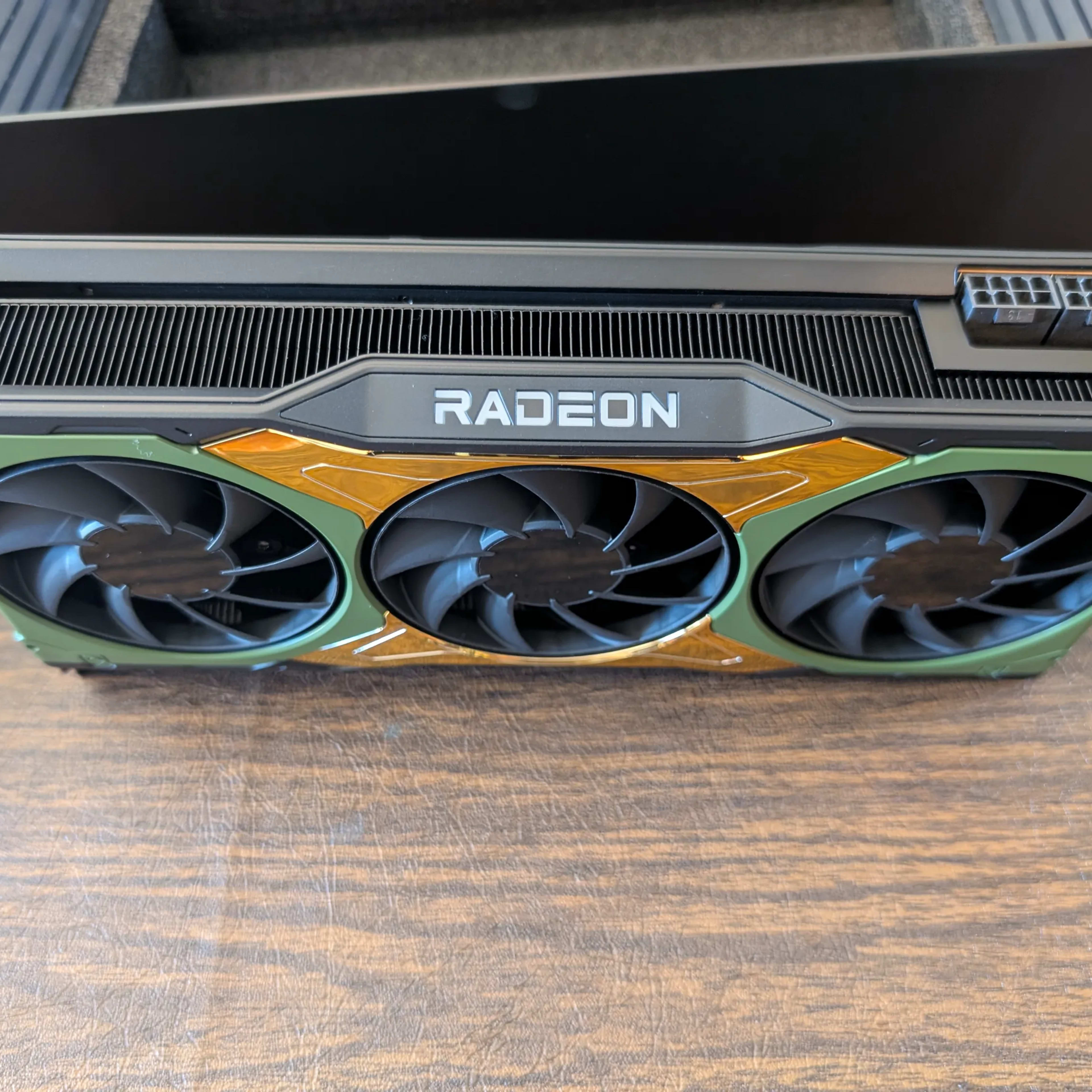 AMD Radeon RX 6900 XT - Halo Infinite Edition - Collectors AMD Radeon RX 6900 XT - Halo Infinite Edition - Collectors