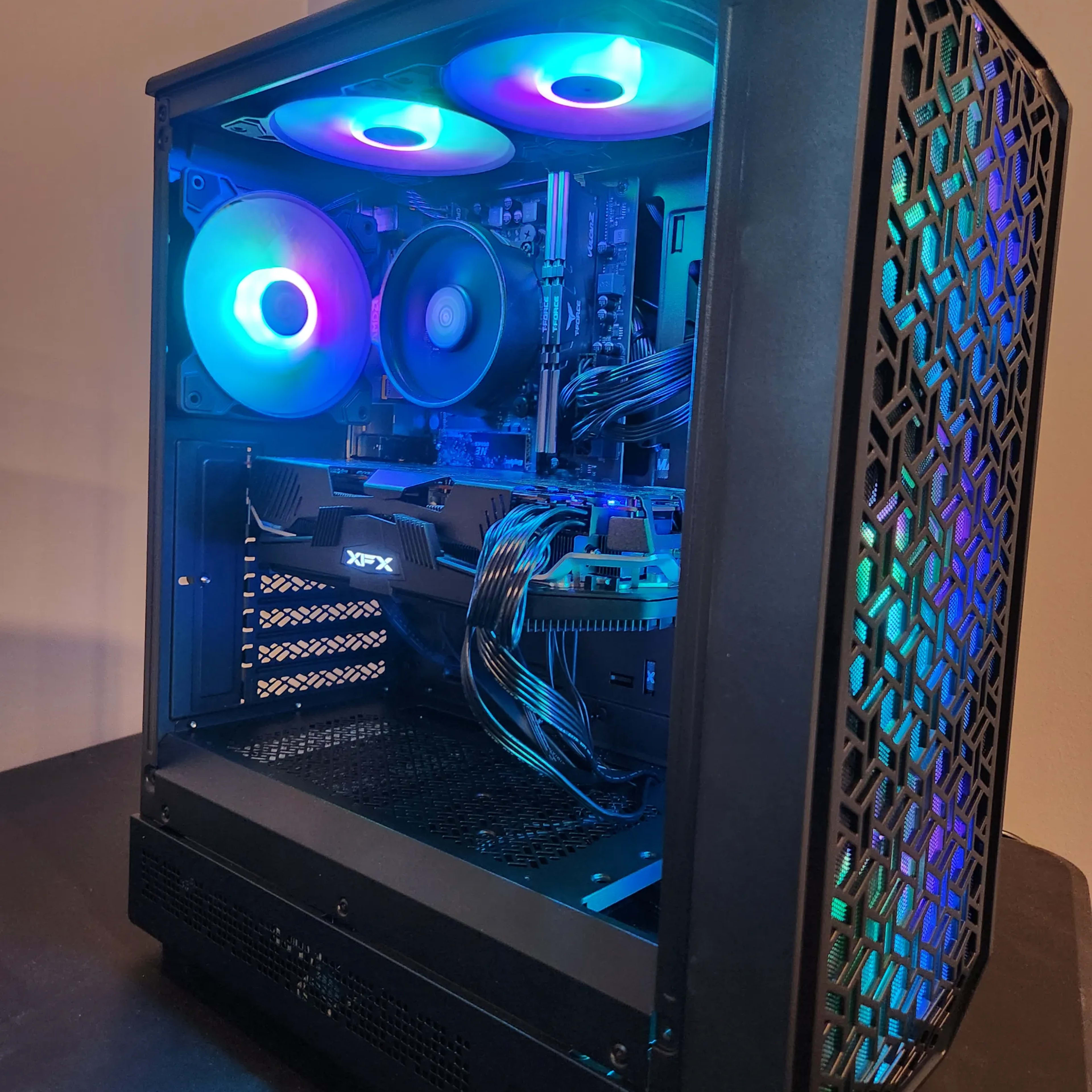 Ryzen 5 5500 + RX 5700XT | 16GB DDR4 + 512GB NVMe SSD + Ryzen 5 5500 + RX 5700XT | 16GB DDR4 + 512GB NVMe SSD +