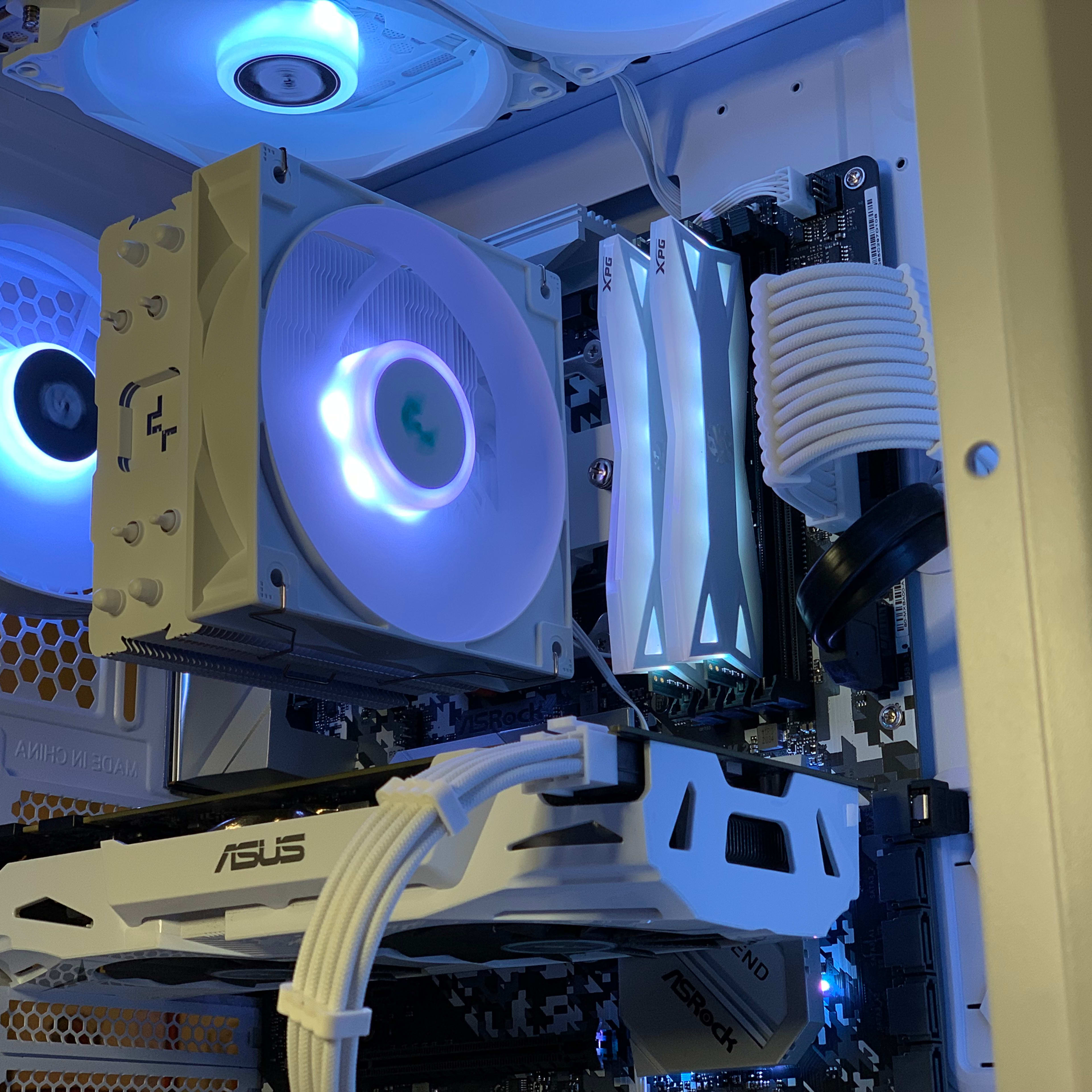 White Gaming PC(Ryzen 7 2700 + GTX 1070)