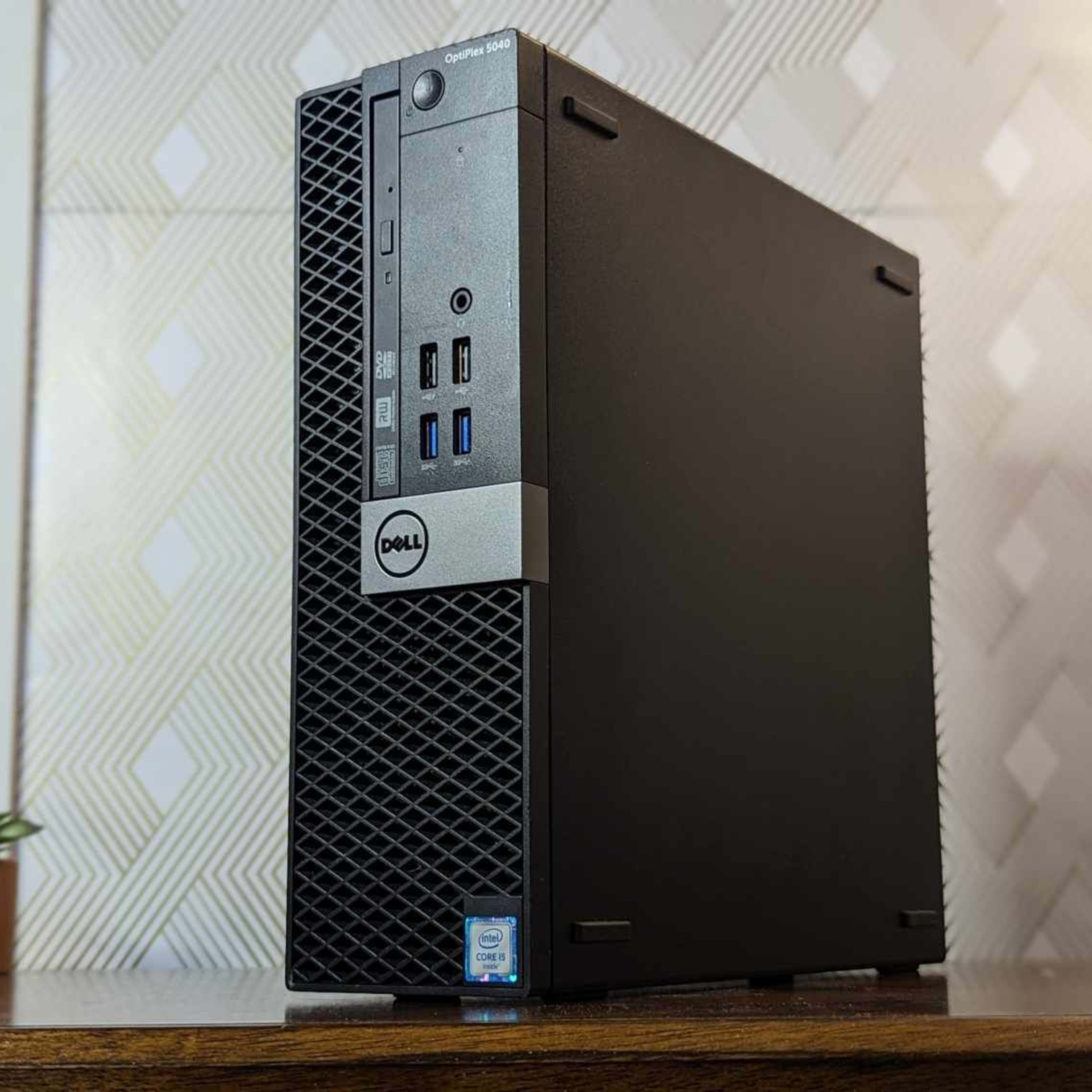 🎮 RETRO/LIGHT GAMING PC 🖥️ - 5040 SFF Optiplex,  i5-6500, 8GB, AMD R5 430, Windows 11, 256GB SSD