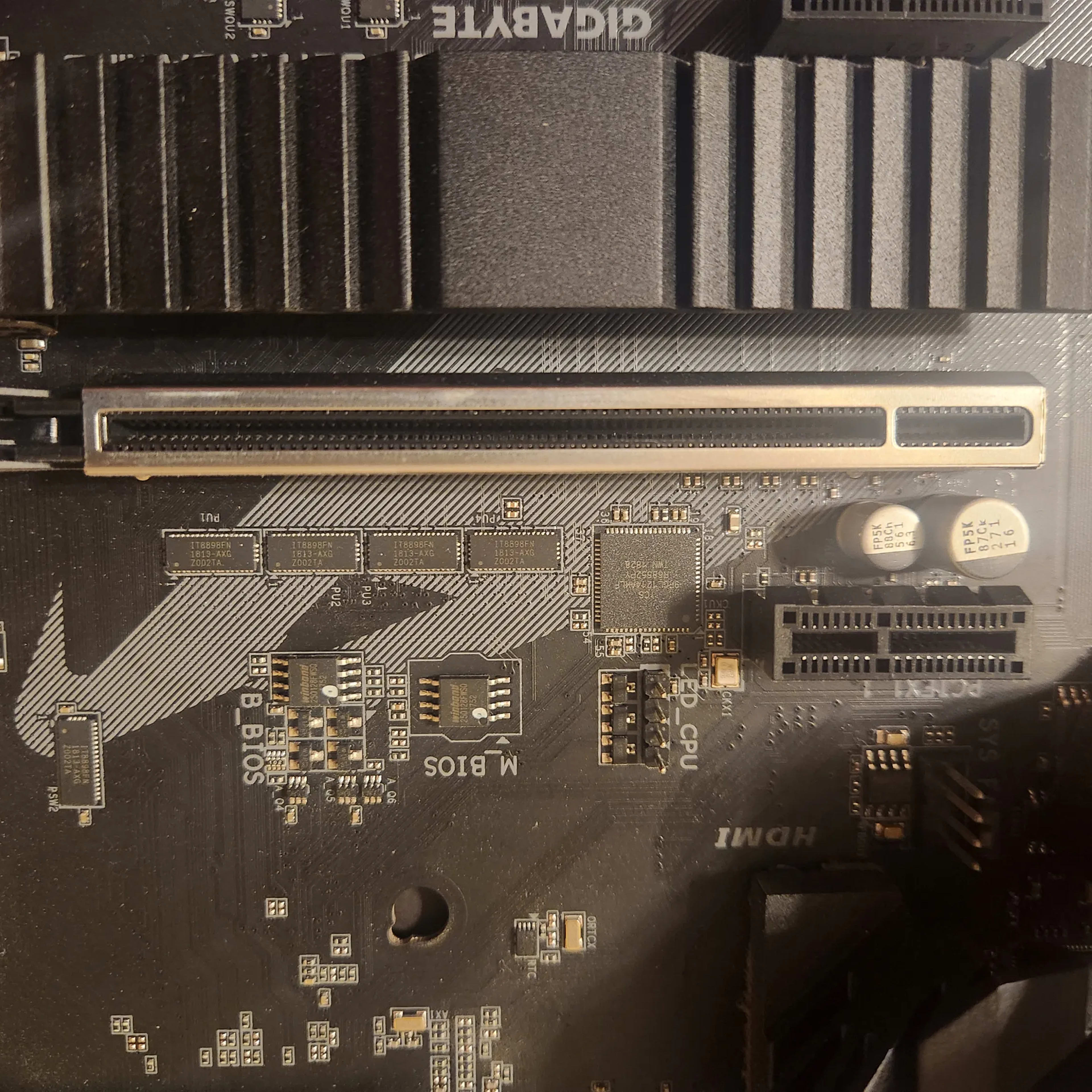 GIGABYTE X470 AORUS Ultra Gaming AM4 ATX AMD Motherboard Socket Ryzen