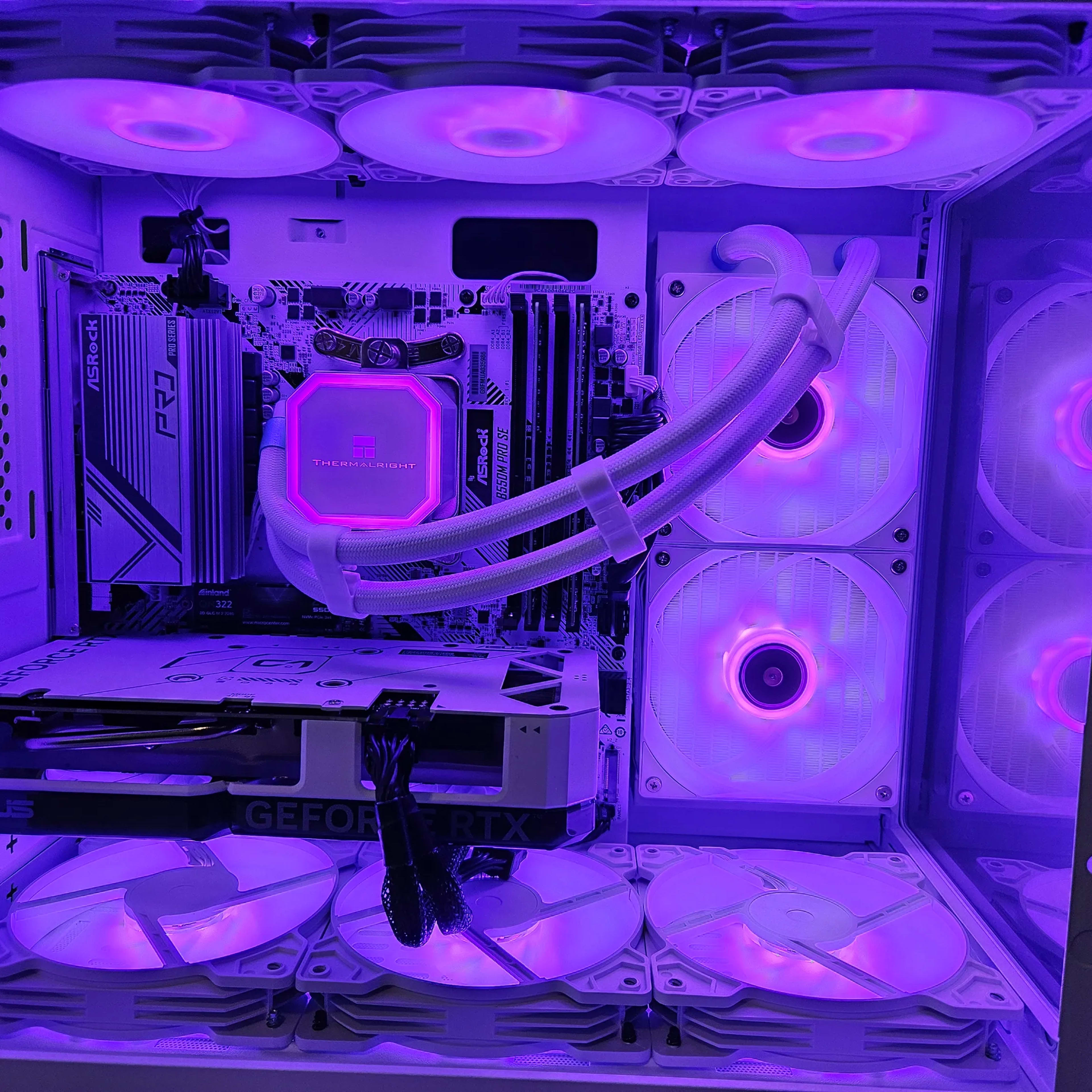 Arctic beast Ryzen 5 5600X / 32GB / 2TB / RTX 4060