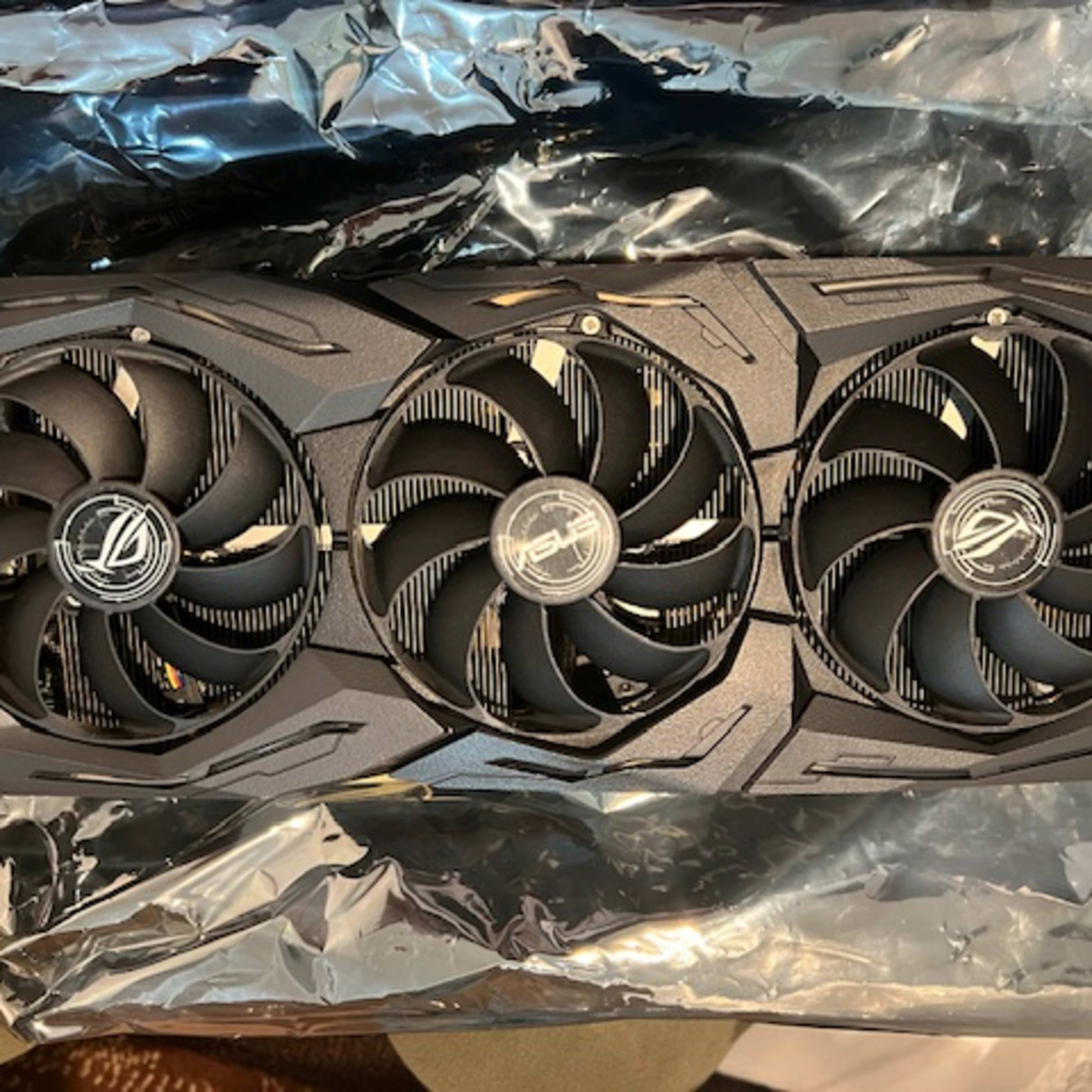 ASUS ROG Strix GeForce RTX 2080 Super Triple-Fan 8GB GDDR6 ASUS ROG Strix GeForce RTX 2080 Super Triple-Fan 8GB GDDR6